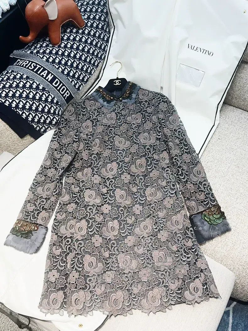 Other Valentino Coffee-coloured lace patched with feather collar Size M / US 6-8 / IT 42-44 - 1 Thumbnail