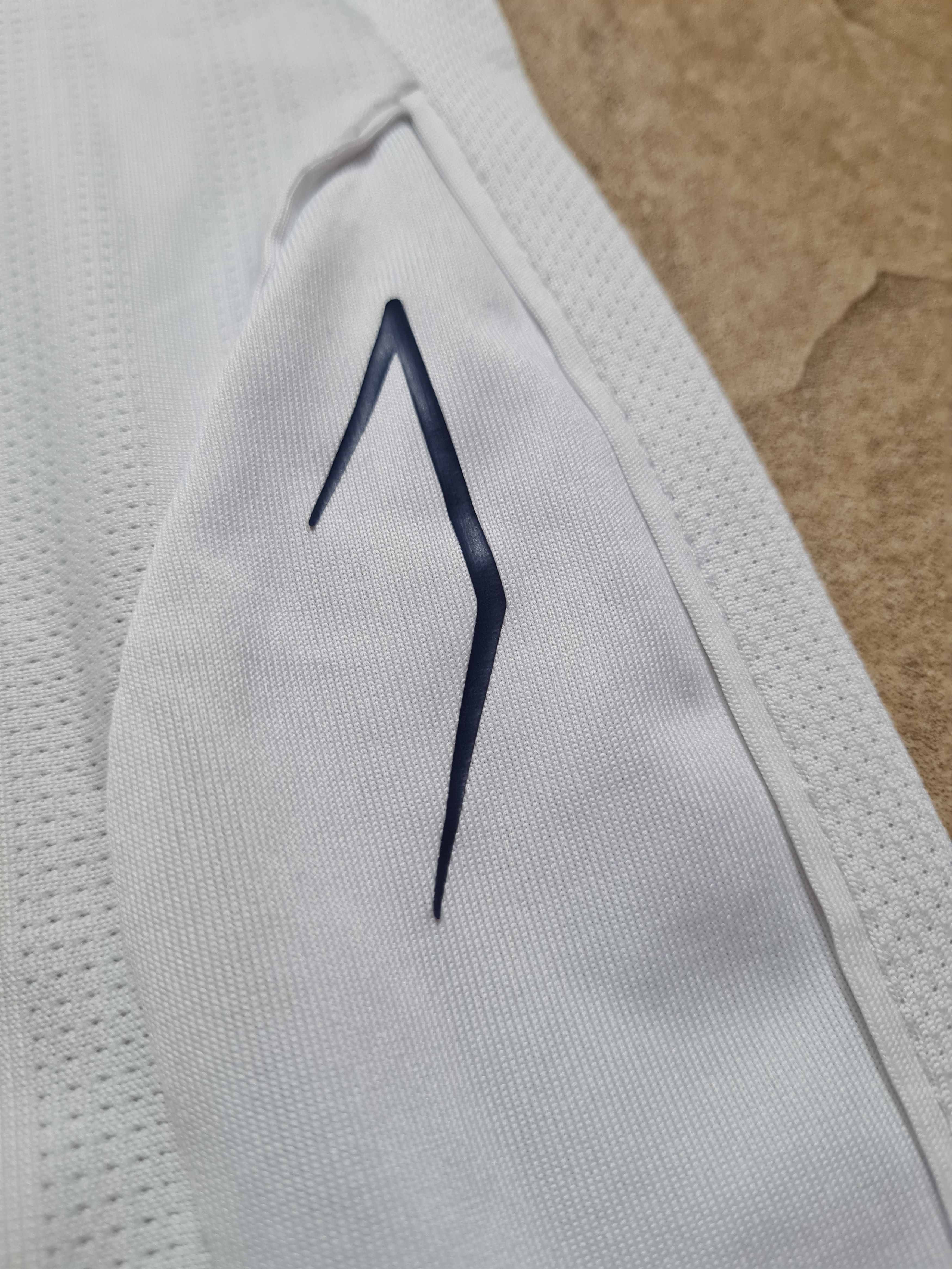 Umbro Vintage Umbro #9 Rooney ENGLAND 2008/2010 Football Soccer Size US L / EU 52-54 / 3 - 16 Thumbnail