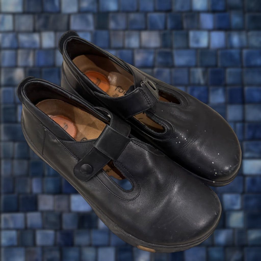 CLOSED Footprints Womens Leather Closed Toe Buckle Loafers Black Size 39 US 8 Narrow AA N Leather Size US 8 / IT 38 - 1 Thumbnail