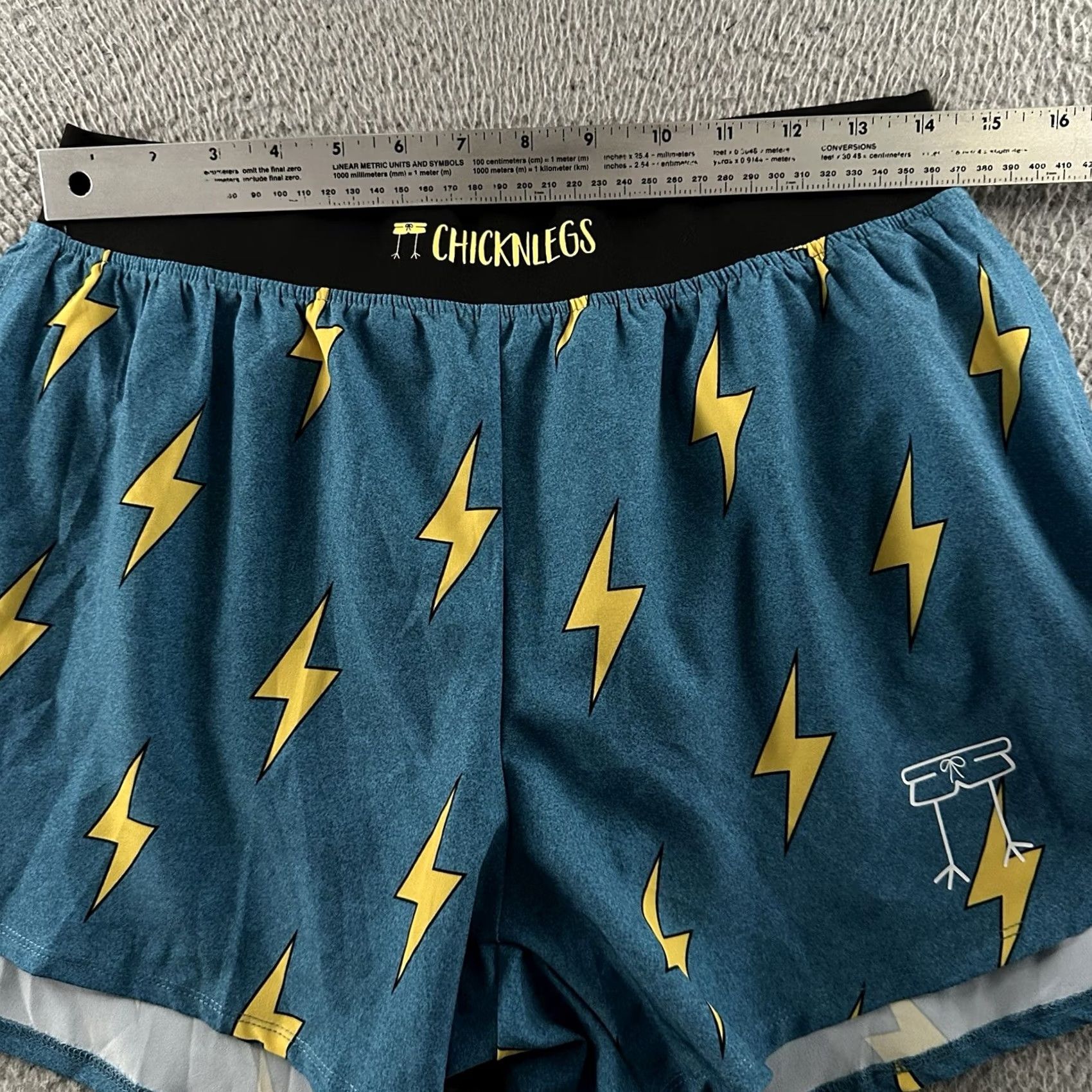 wayi！ Chiknlegs Mens Shorts Blue Size Large Bolts 2” Short Side Split