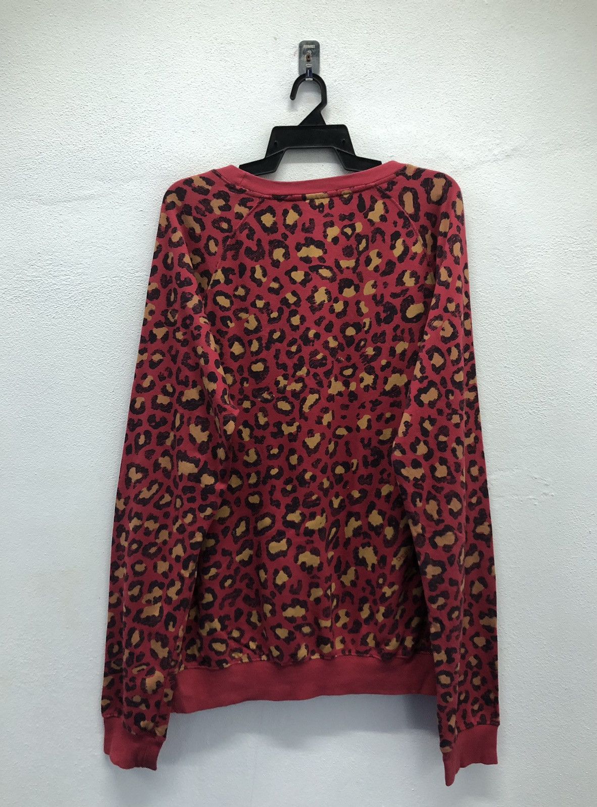 Vintage × WeSC Vintage WESC Leopard Crew Men's Ragian Crew Neck Sweatshirt Size US XXL / EU 58 / 5 - 2 Thumbnail