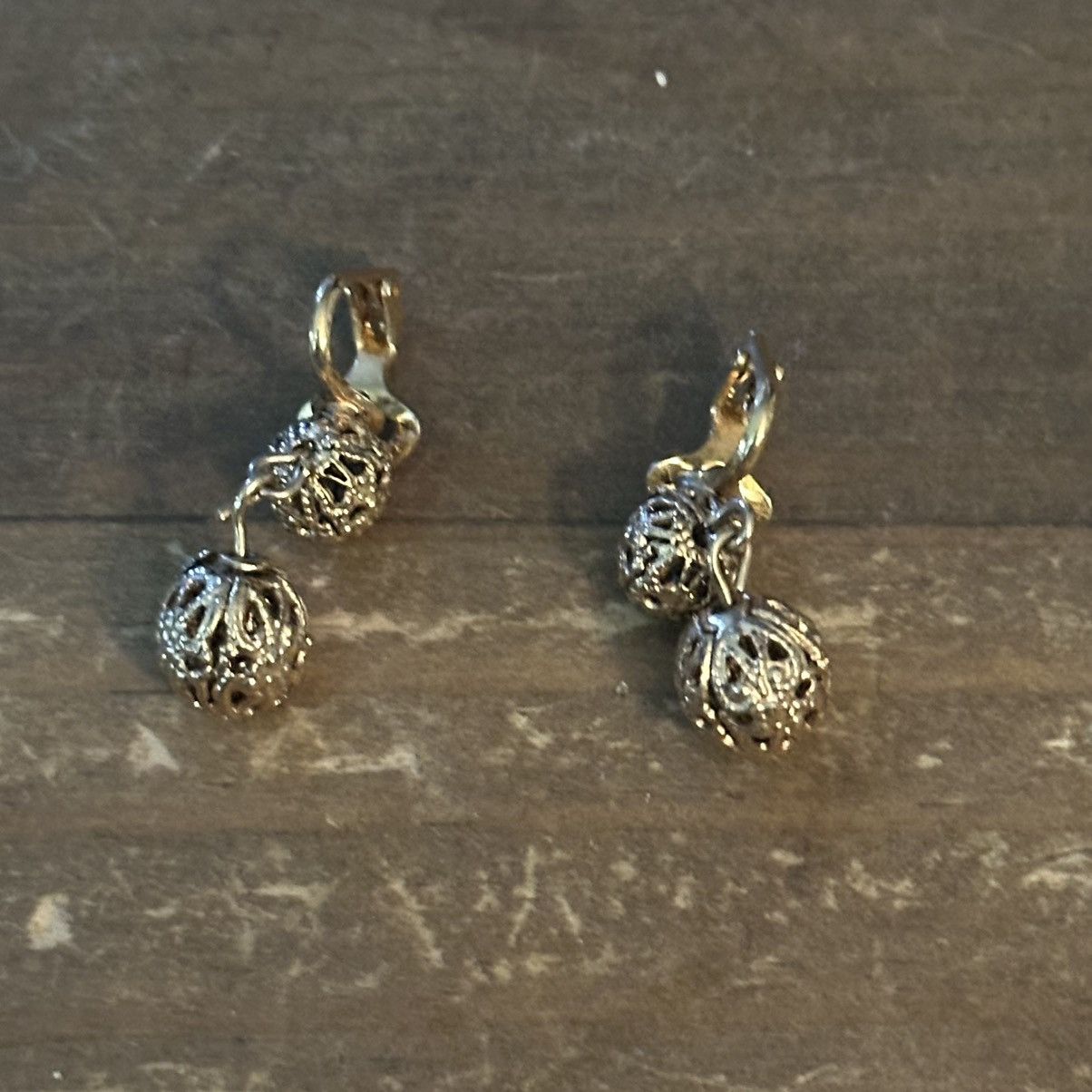 Vintage Vintage gold tone clip on filigree balls dangle earrings Size ONE SIZE - 4 Thumbnail