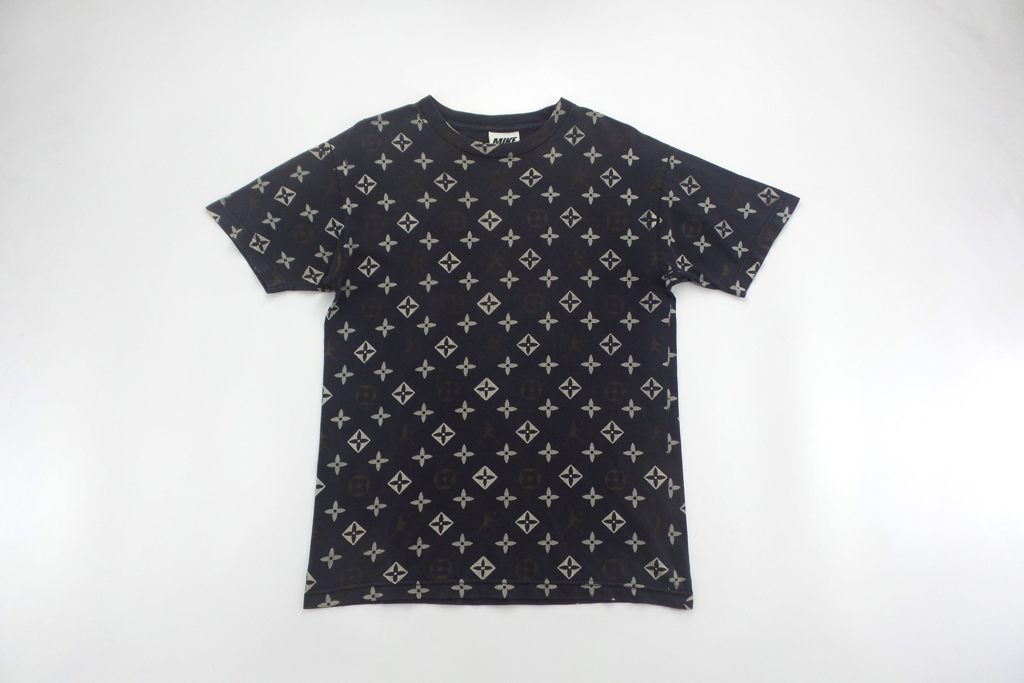 Japanese Brand Mike Over Print Monogram Basketball Parody T-shirts Size US M / EU 48-50 / 2 - 1 Thumbnail