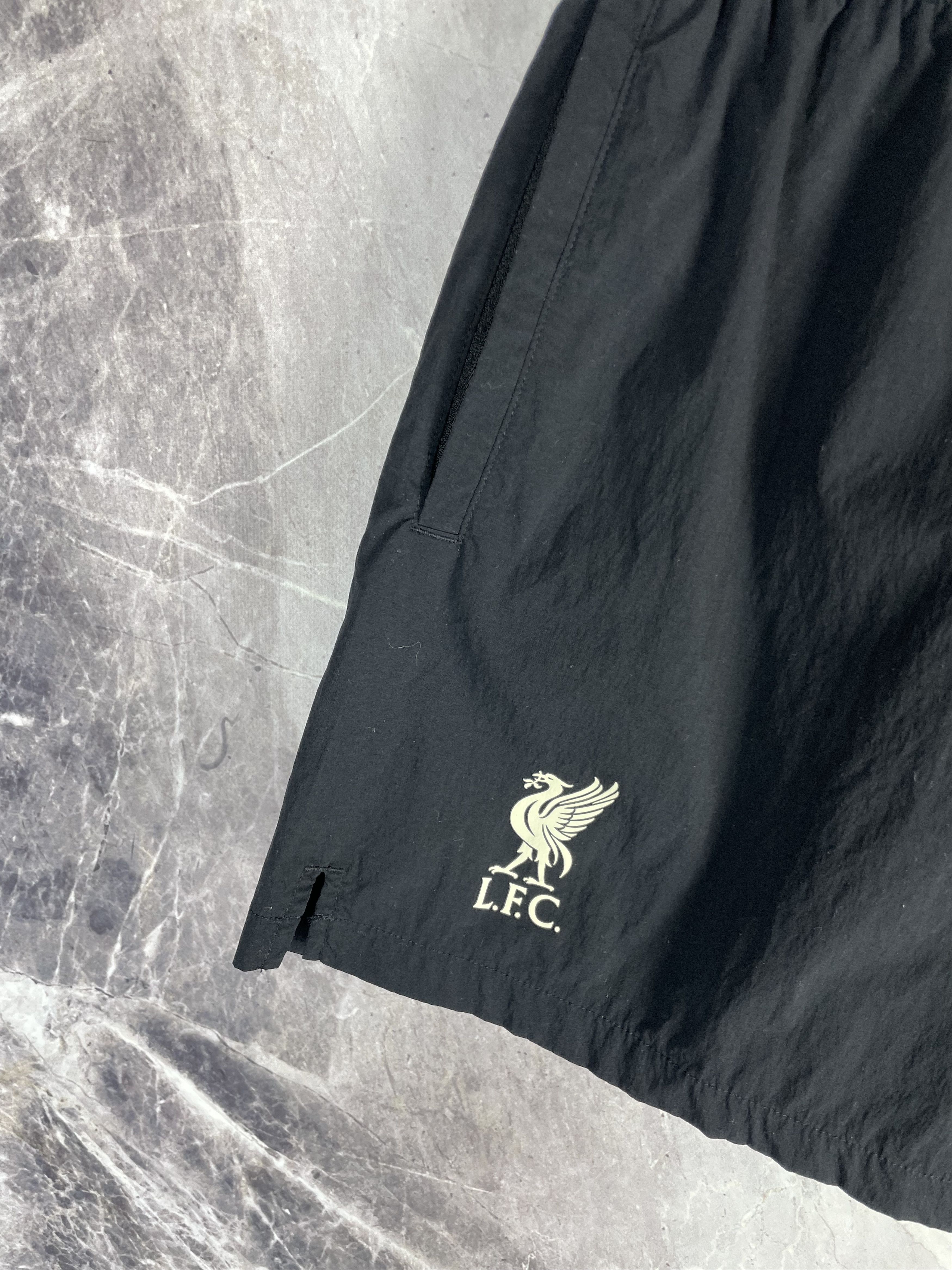 Nike Liverpool Nike soccer shorts Y2k Size US 34 / EU 50 - 3 Thumbnail