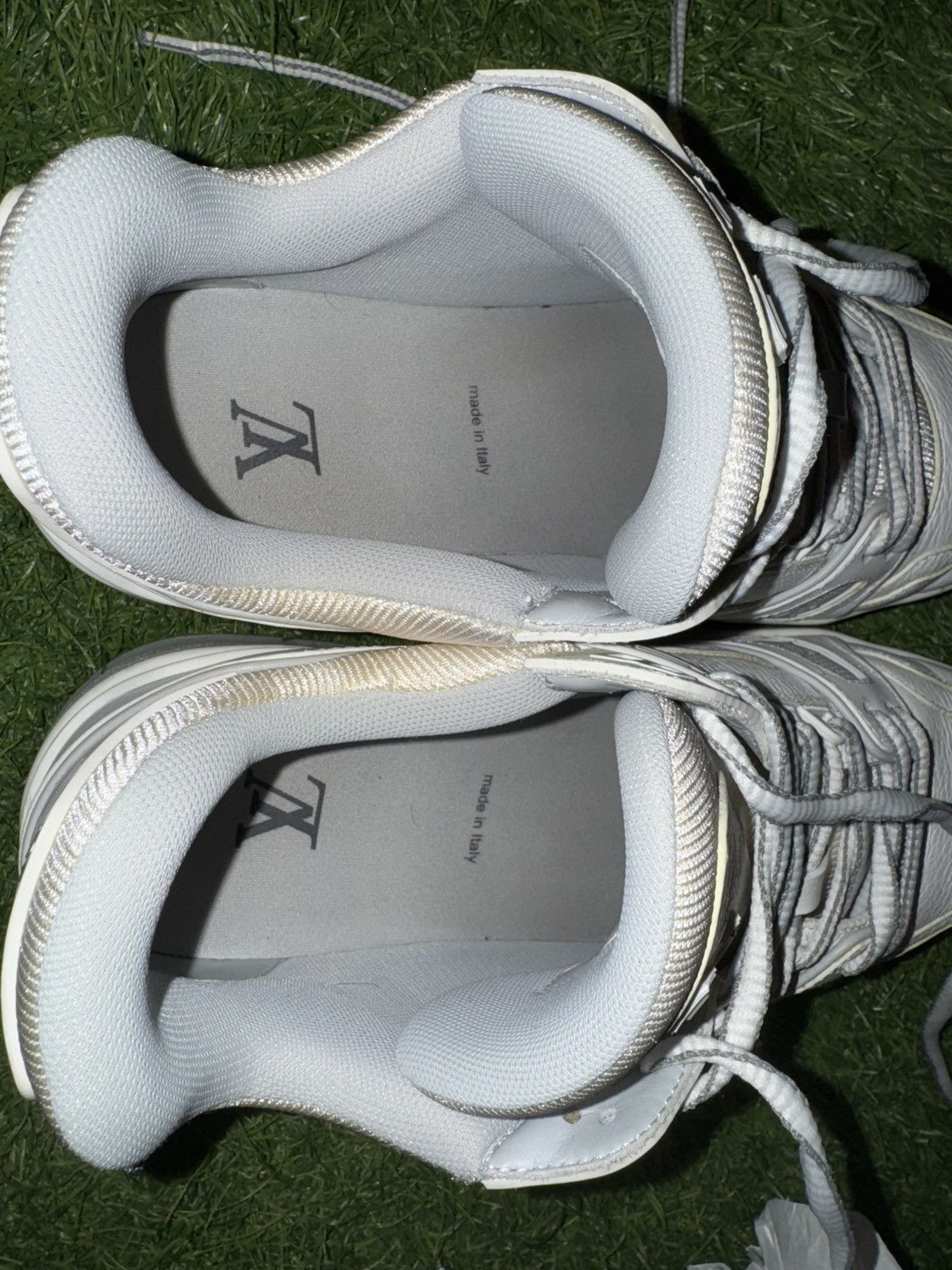 Louis Vuitton Louis Vuitton x Virgil Abloh White/Cream Sneakers Size US 9.5 / EU 42-43 - 5 Thumbnail