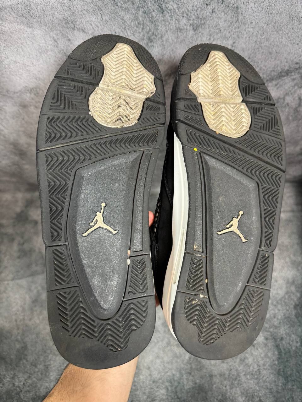 Jordan Brand Size 11 | Jordan 4 White Thunder No Box | Pre-Owned Size US 11 / EU 44 - 4 Thumbnail