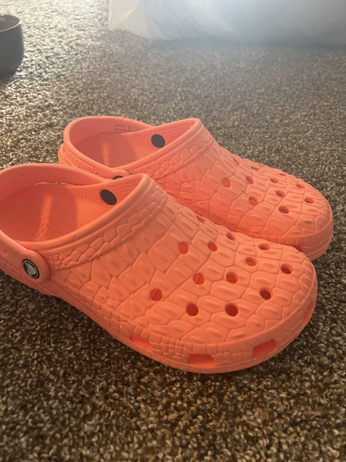Crocs Crocs Unisex-Adult Classic Crocskin Clogs Size US 10 / IT 40 - 2 Thumbnail