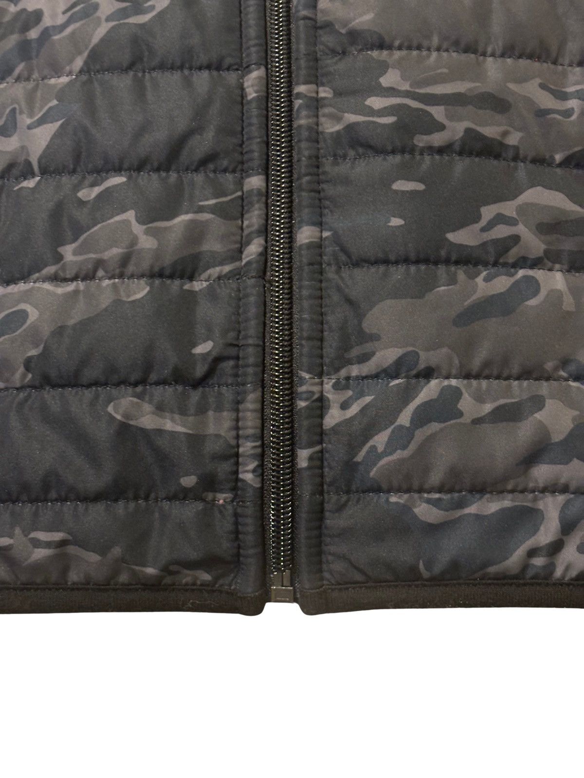 Perry Ellis Men’s camo quilted vest.2238 Size US L / EU 52-54 / 3 - 6 Thumbnail