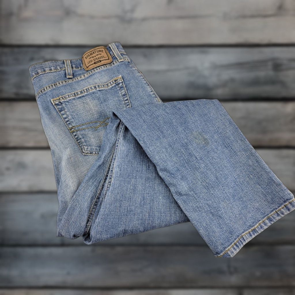 Vintage Levis Signature Jeans Mens 42x30 Blue Denim 5-Pocket Belt Loops Athletic Fit Size US 42 / EU 58 - 1 Thumbnail