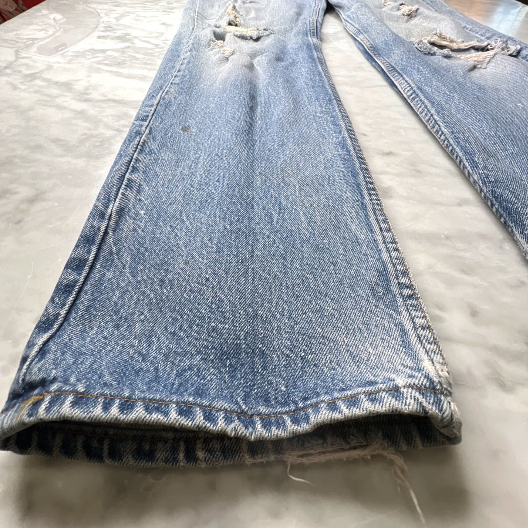 Levi's VINTAGE Levi's 501 Jeans 34x34 Button Fly 80s Thrashed Distressed Blue Denim Mens Regular 5-Pocket USA Size US 34 / EU 50 - 5 Thumbnail