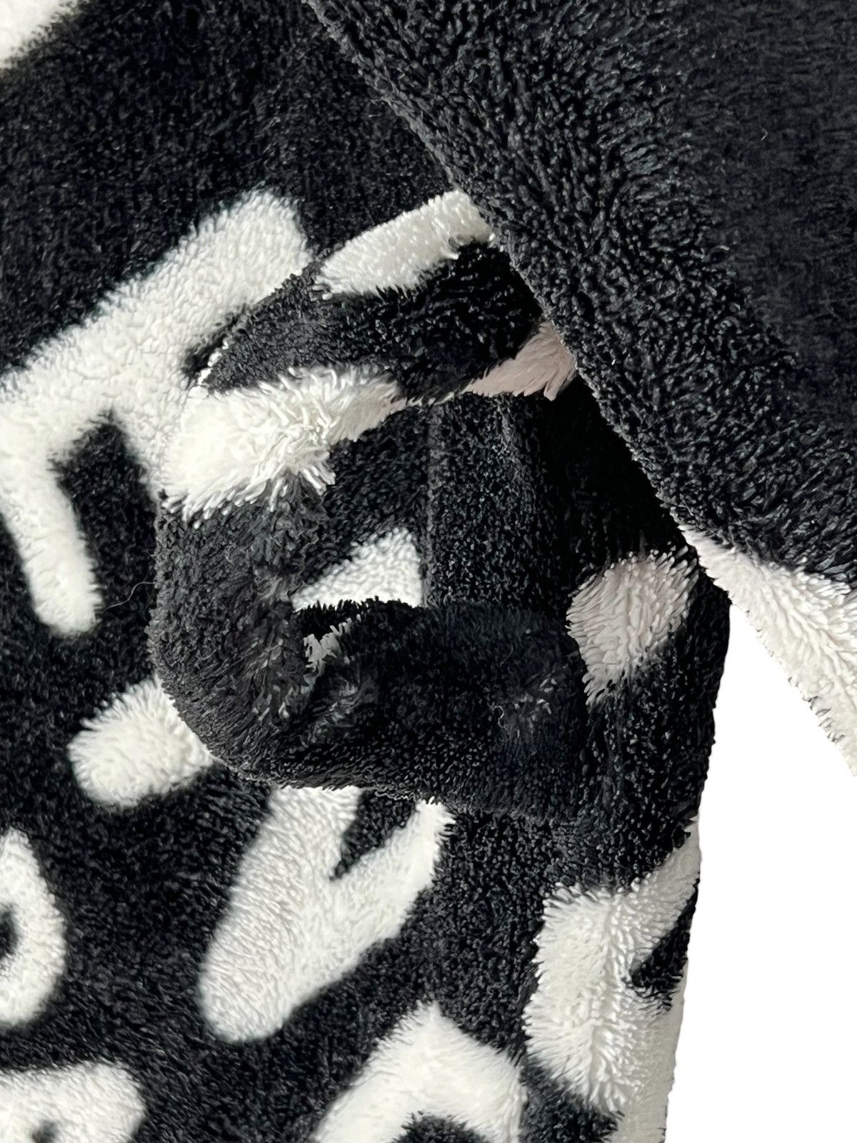 Balenciaga Balenciaga Oversized Logo Faux Fur Sherpa Coat Size US L / EU 52-54 / 3 - 11 Thumbnail