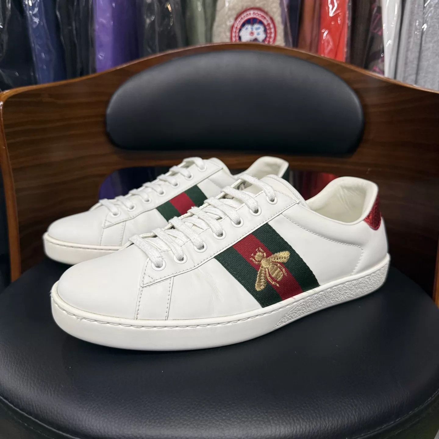 Gucci Gucci ACE White Bee Embroidered Sneaker 8.5 Size US 9.5 / EU 42-43 - 1 Thumbnail