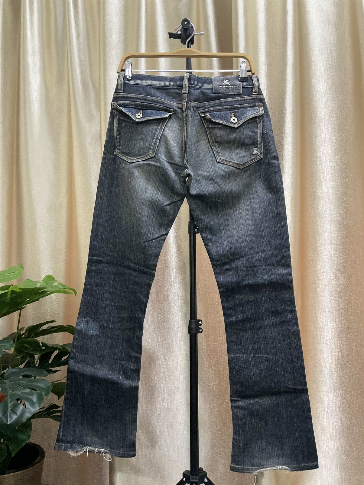 Burberry BURBERRY BLACK LABEL DISTRESSES DENIM Size 30" / US 8 / IT 44 - 2 Thumbnail
