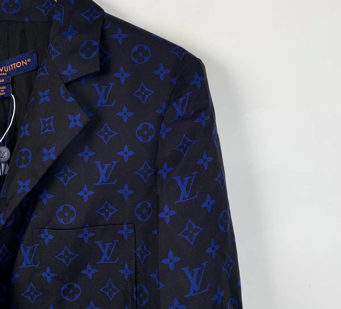 Louis Vuitton Louis Vuitton Lv blue logo with floral silk suit jacket Size US S / EU 44-46 / 1 - 3 Thumbnail