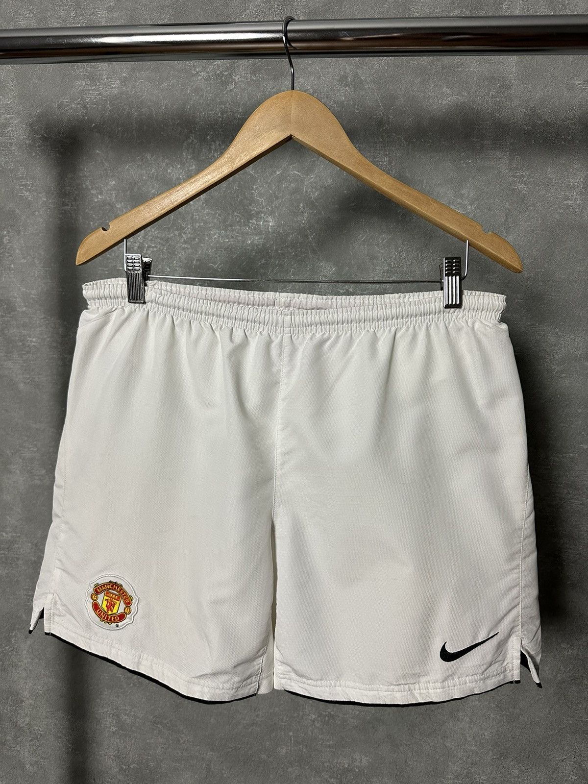 Nike × Vintage Vintage Nike Manchester United Logo White Jersey Shorts Size US 31 - 1 Thumbnail