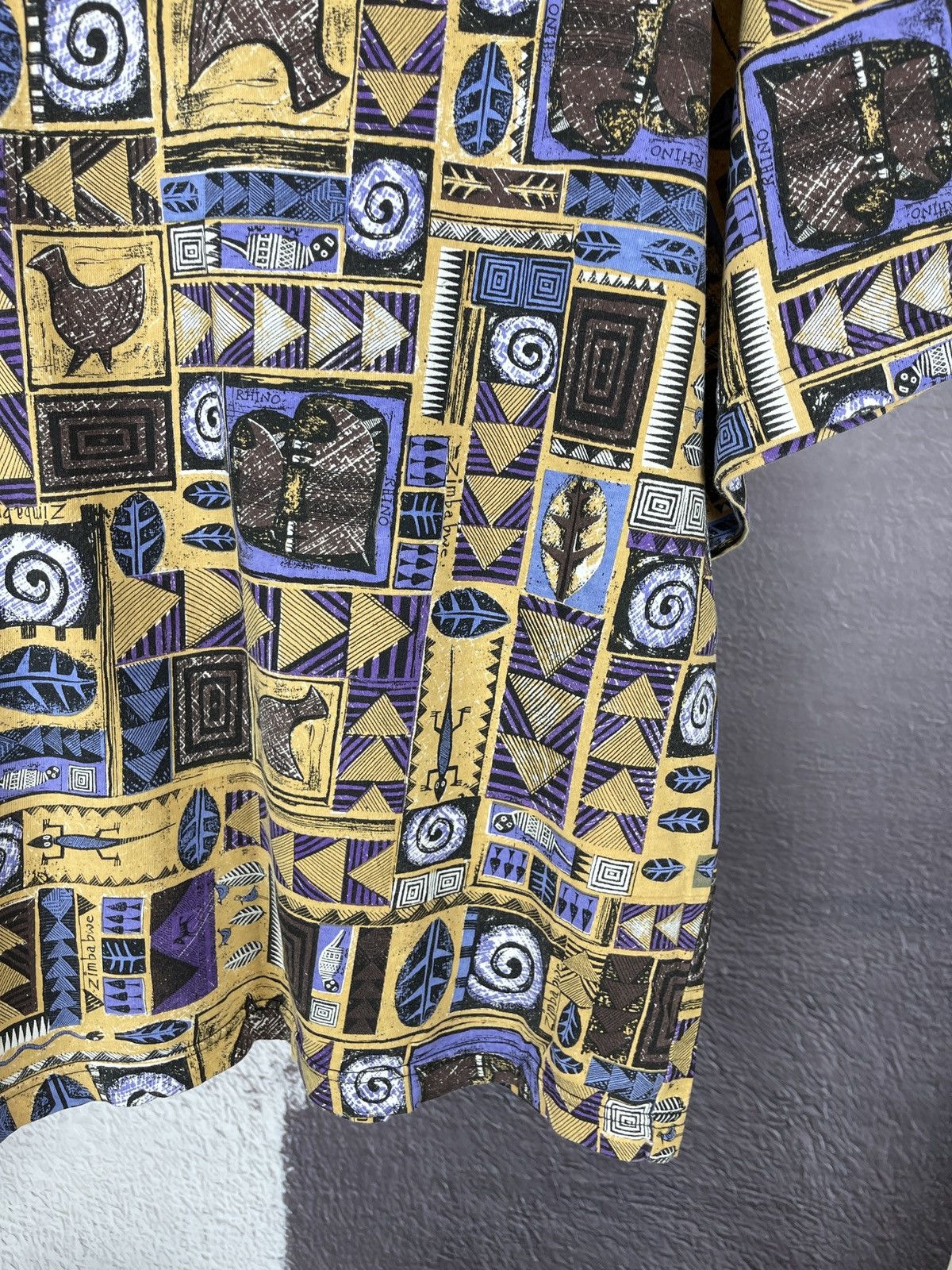 Vintage Earth vintage handmade in Zimbabwe Rhino allover print tee Size US L / EU 52-54 / 3 - 5 Thumbnail
