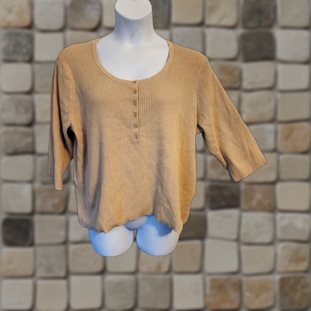 Liz Claiborne Liz Claiborne Shirt 3X Beige Henley Knit Top Women 3/4 Sleeve Size XXL / US 16-18 / IT 52-54 - 1 Thumbnail