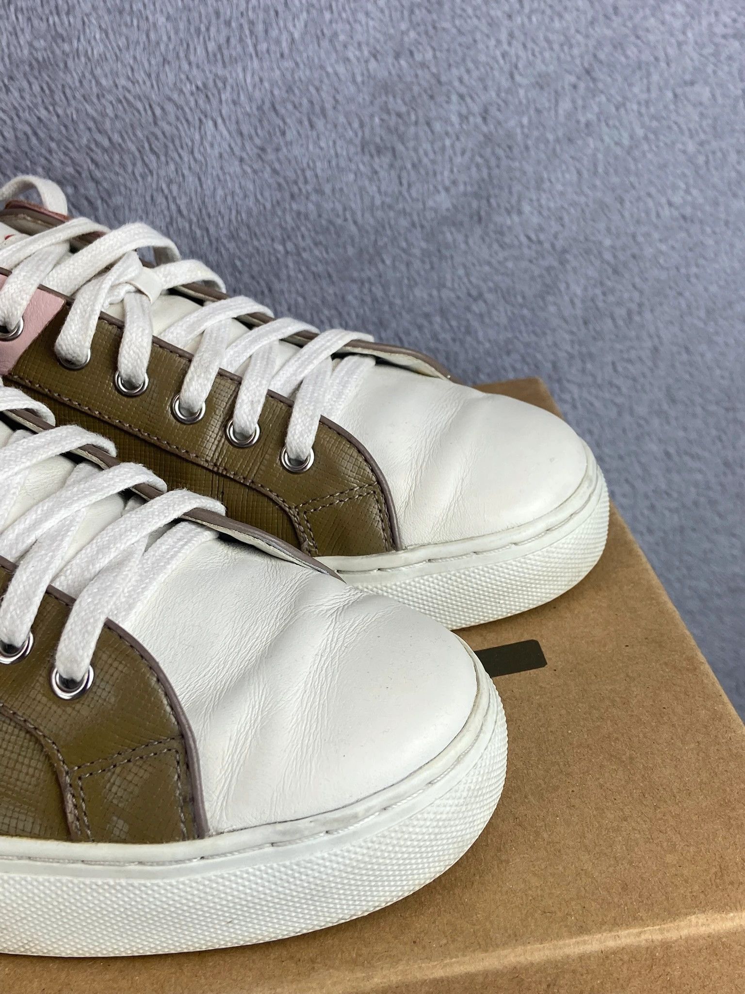 Hugo Boss Hugo Boss trampki złoto białe vintage Size US 9 / EU 42 - 5 Thumbnail