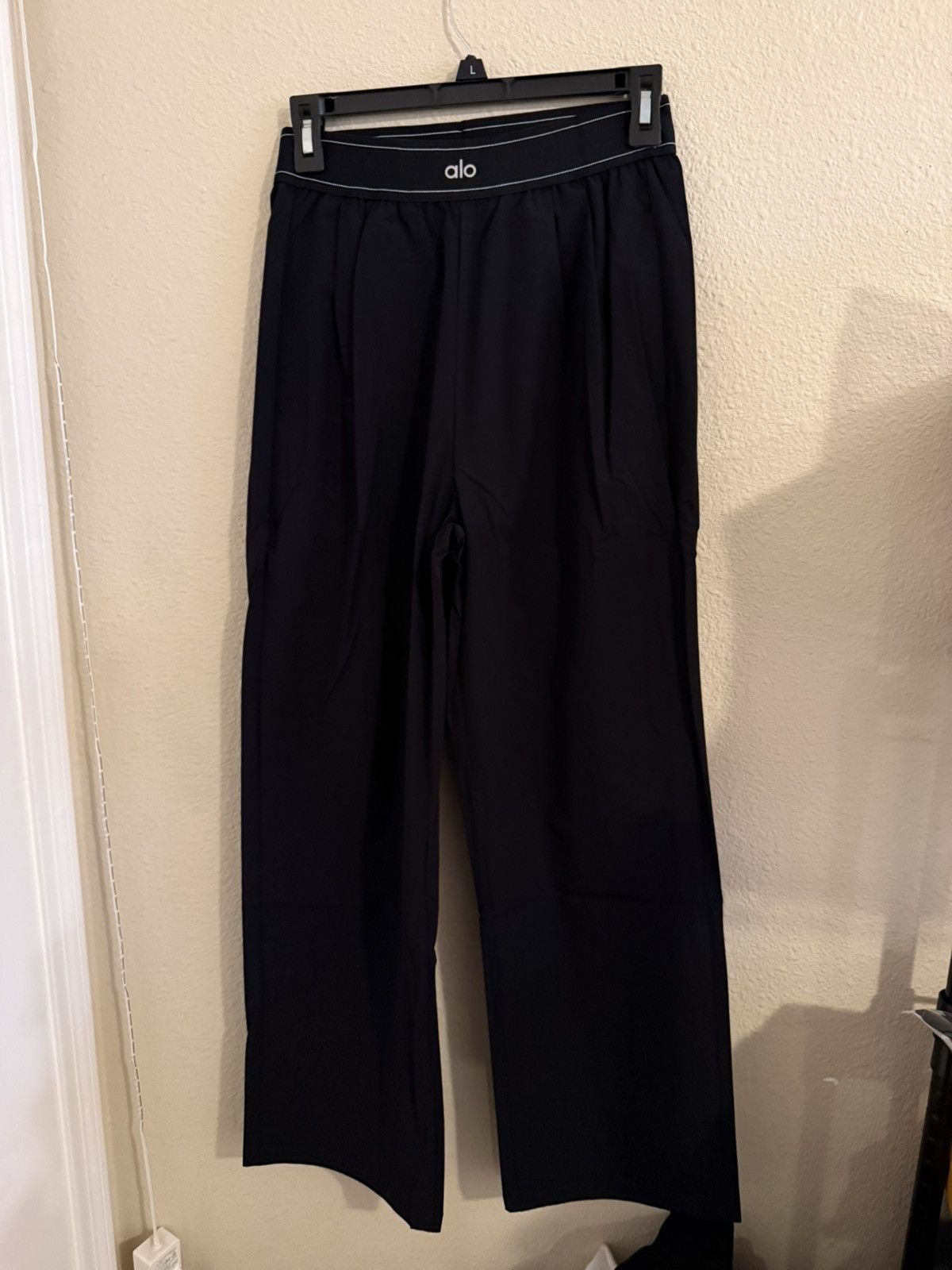 Alo Yoga Alo Yoga Trouser Regular Pants Women’s Small Black Size 27" / US 4 / IT 40 - 1 Thumbnail