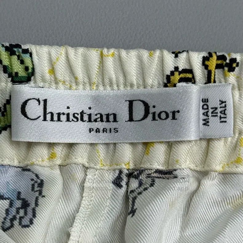Dior Dior Beige constellation mulberry silk shorts Size 25" / US 0 / IT 36 - 5 Thumbnail