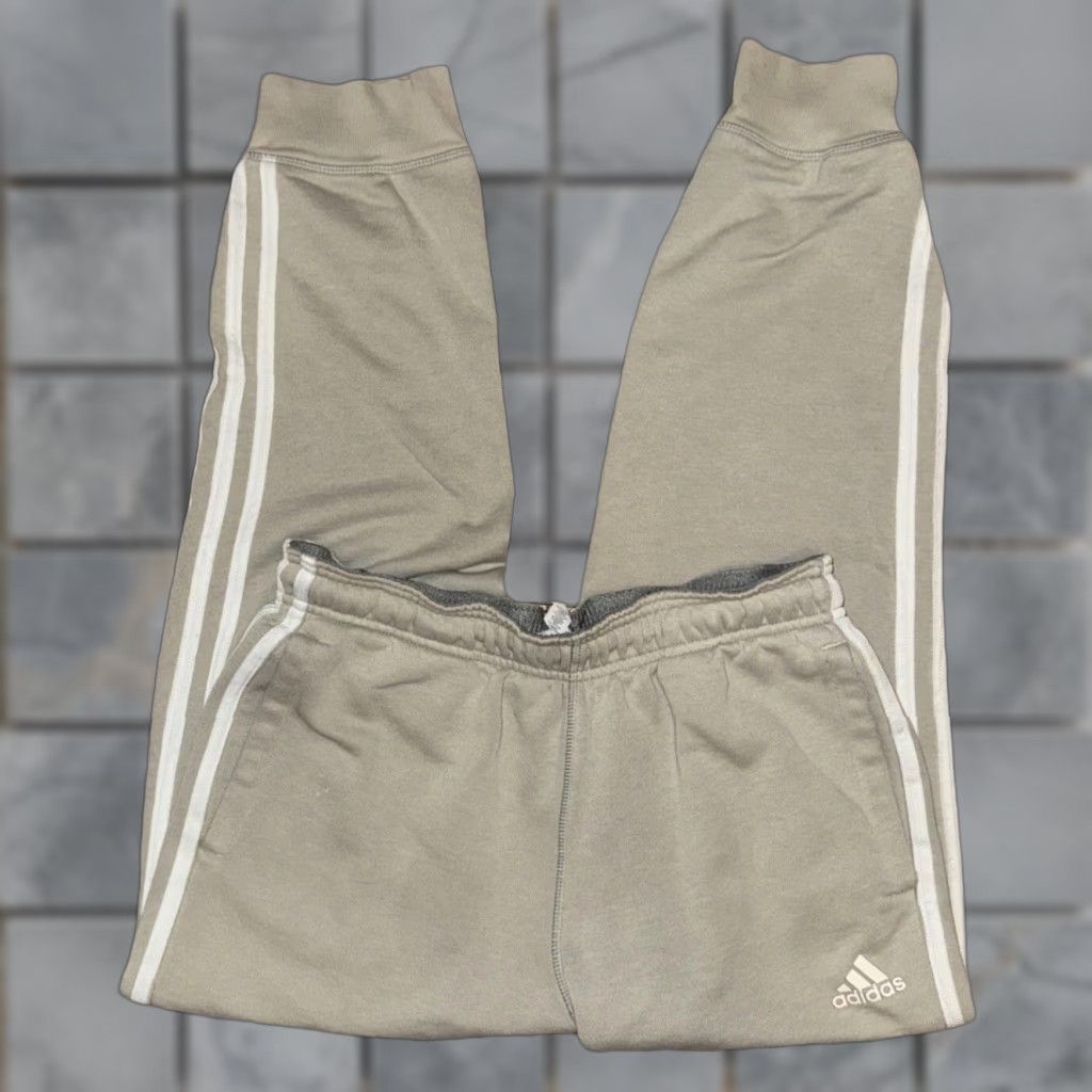 Adidas VINTAGE Adidas Essentials 3-Stripes Sweatpants Gray Joggers Small 30x28 Streetwear Size US 29 - 1 Thumbnail