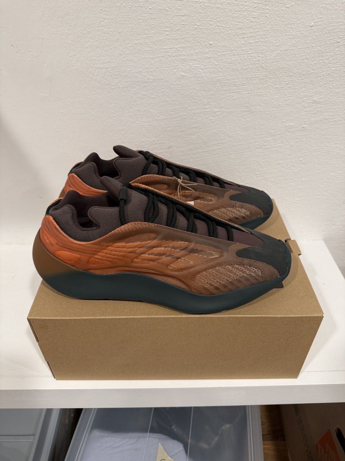 Yeezy Brand new copper size 11.5 Size US 11.5 / EU 44-45 - 1 Thumbnail