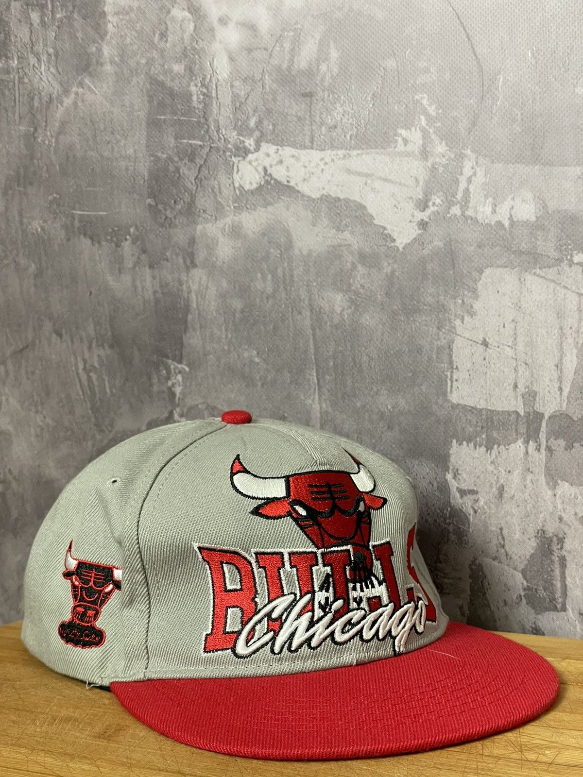 NBA Vintage NBA Chicago Bulls Spellout Snapback Hat Size ONE SIZE - 1 Thumbnail