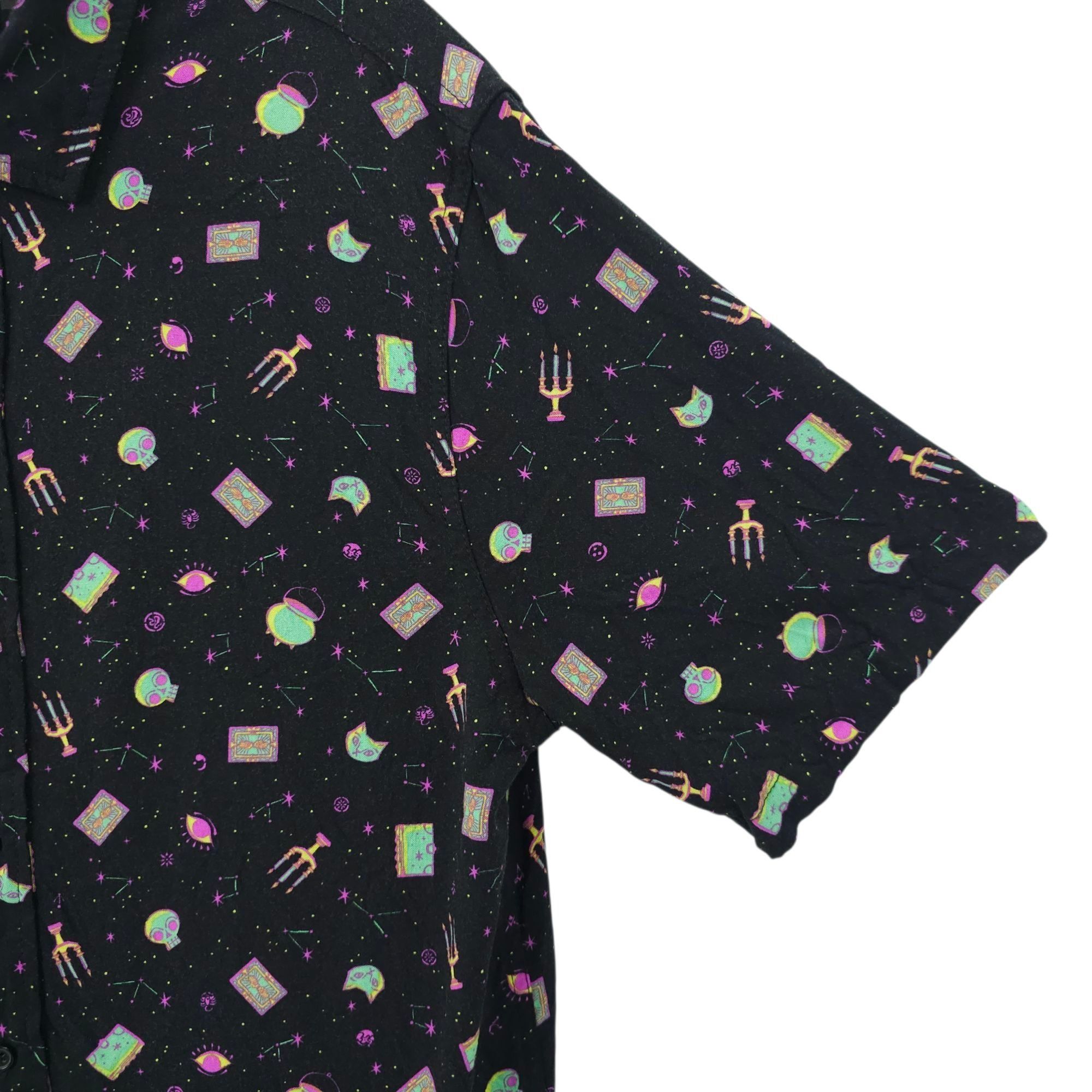 Disney Disney Hocus Pocus Button Front Woven Shirt Adult M Size US M / EU 48-50 / 2 - 11 Thumbnail