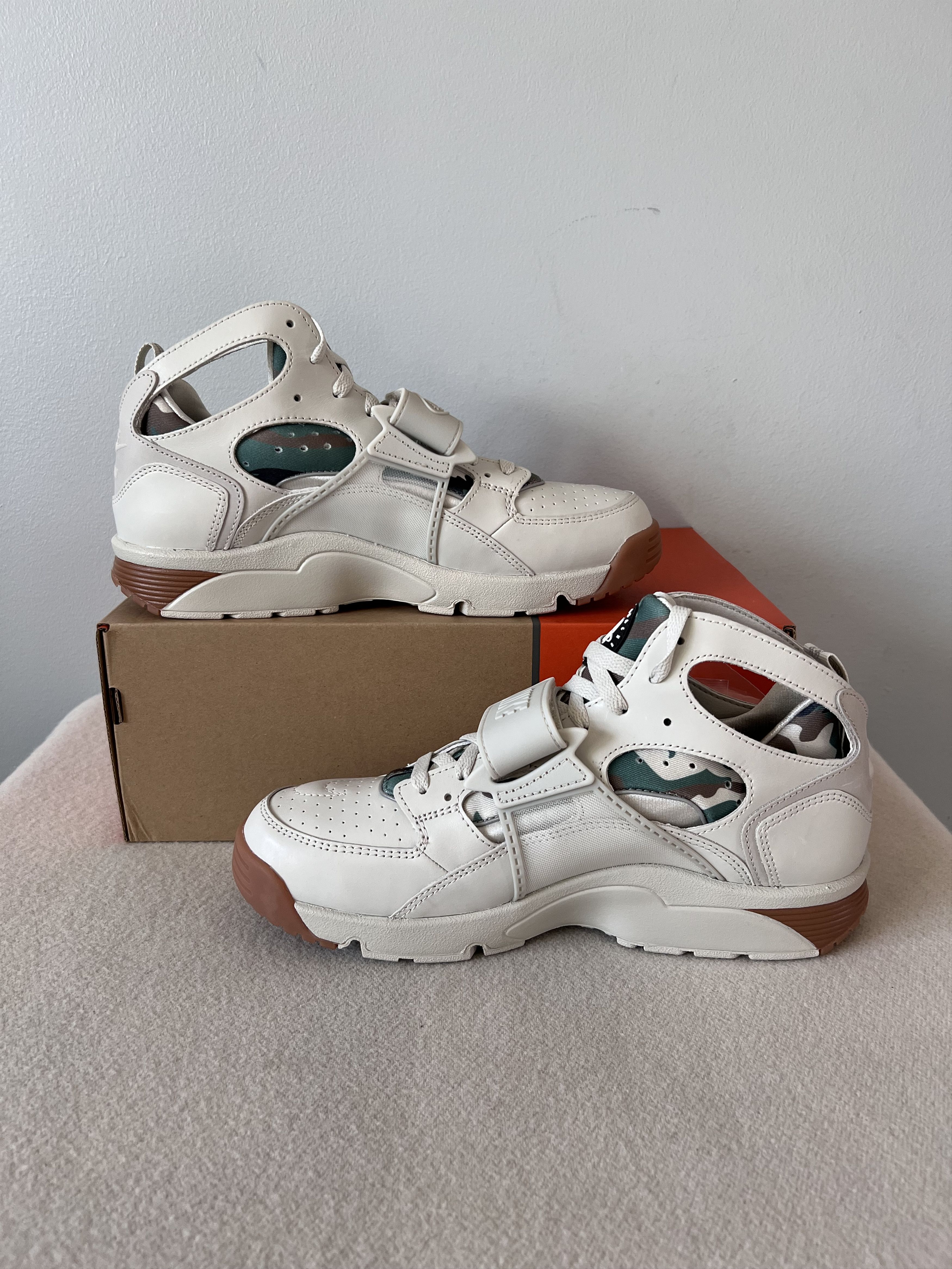 Corteiz × Nike Corteiz Nike Air Trainer Huarache SP in Light Bone Size US 9.5 / EU 42-43 - 3 Thumbnail