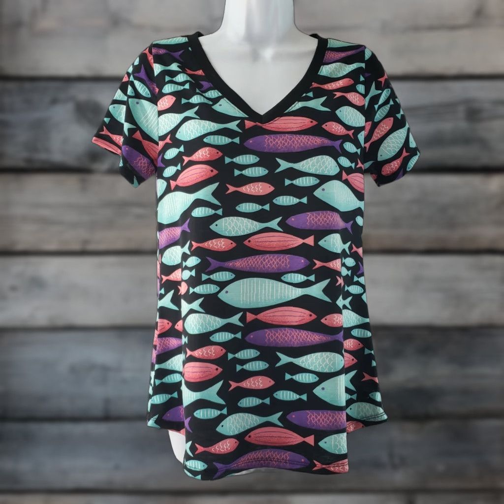 Vintage VINTAGE LuLaRoe Womens Christy Tee XS Black Teal Fish Print Short Sleeve V-Neck Size 26" / US 2 / IT 38 - 1 Thumbnail