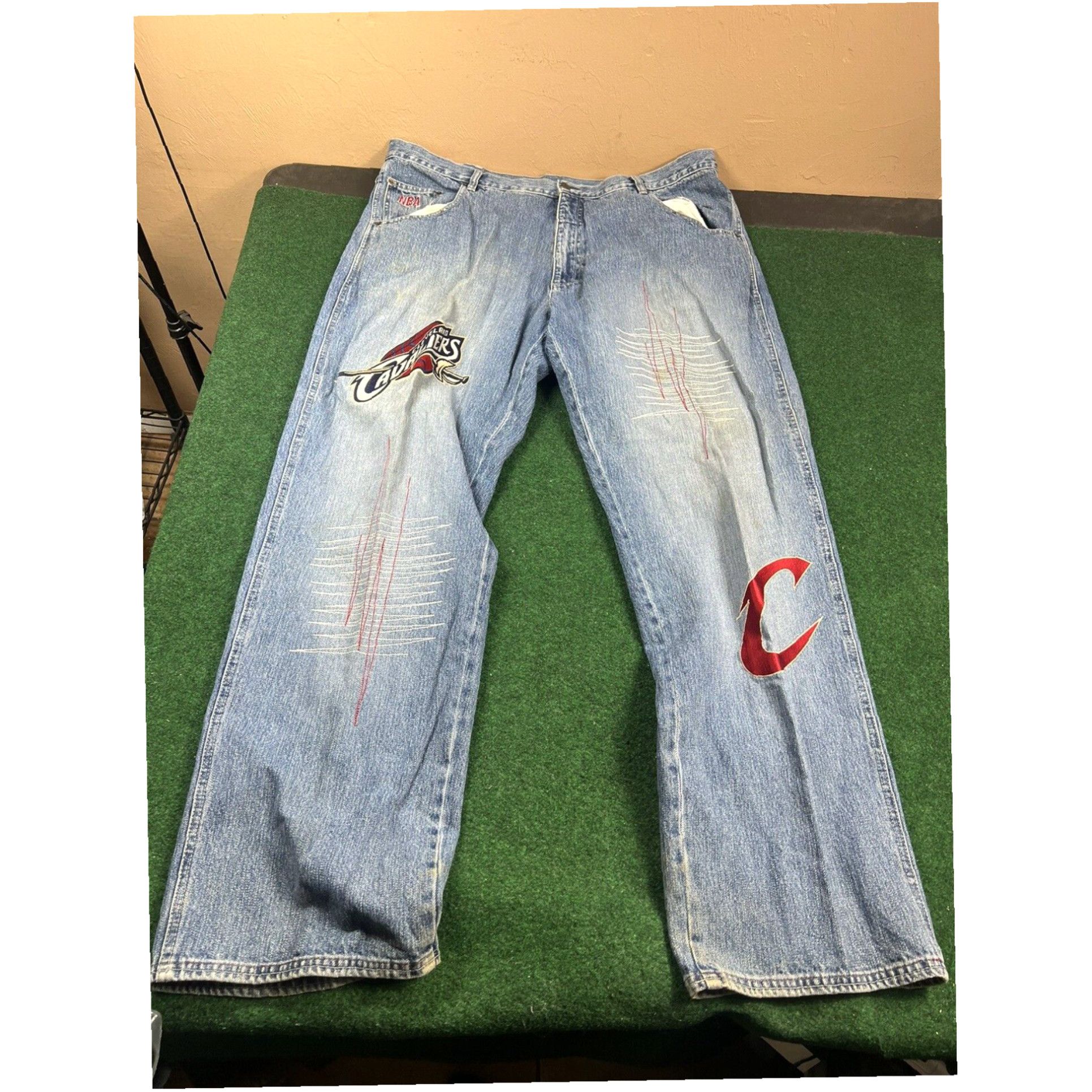 Vintage UNK Men's NBA hotsell Team Patch Logo Embroidery Jeans sz 42