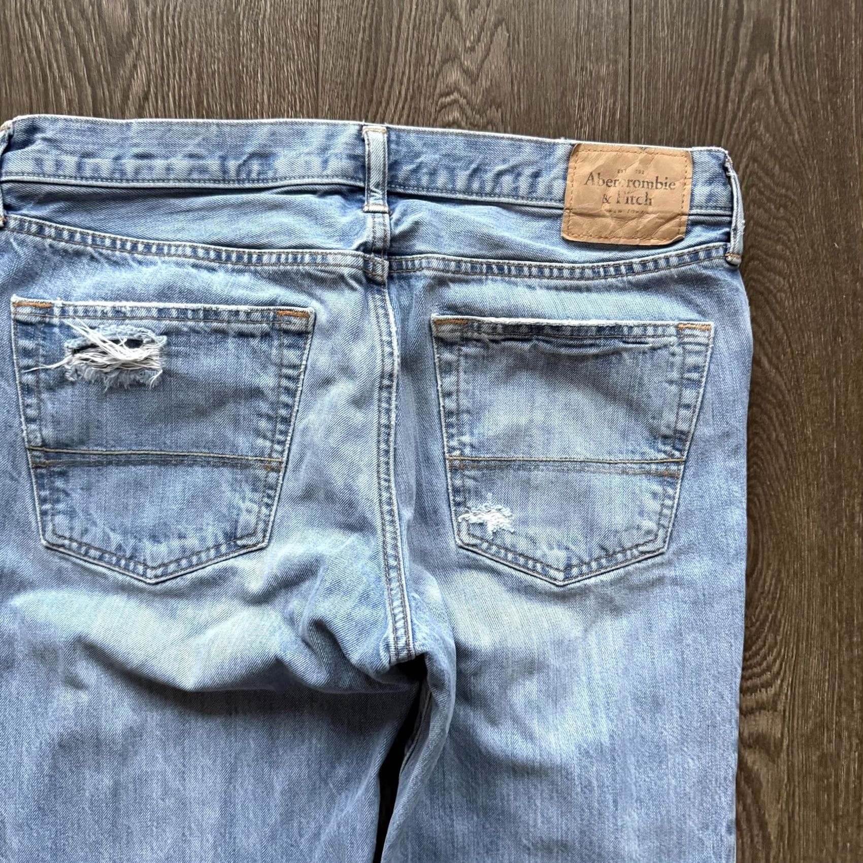 Abercrombie & Fitch VINTAGE Abercrombie & Fitch Jeans 34x34 Blue Light Wash Straight Distressed Men Regular Fit Denim Pockets Logo 90s 想 Size US 34 / EU 50 - 3 Thumbnail