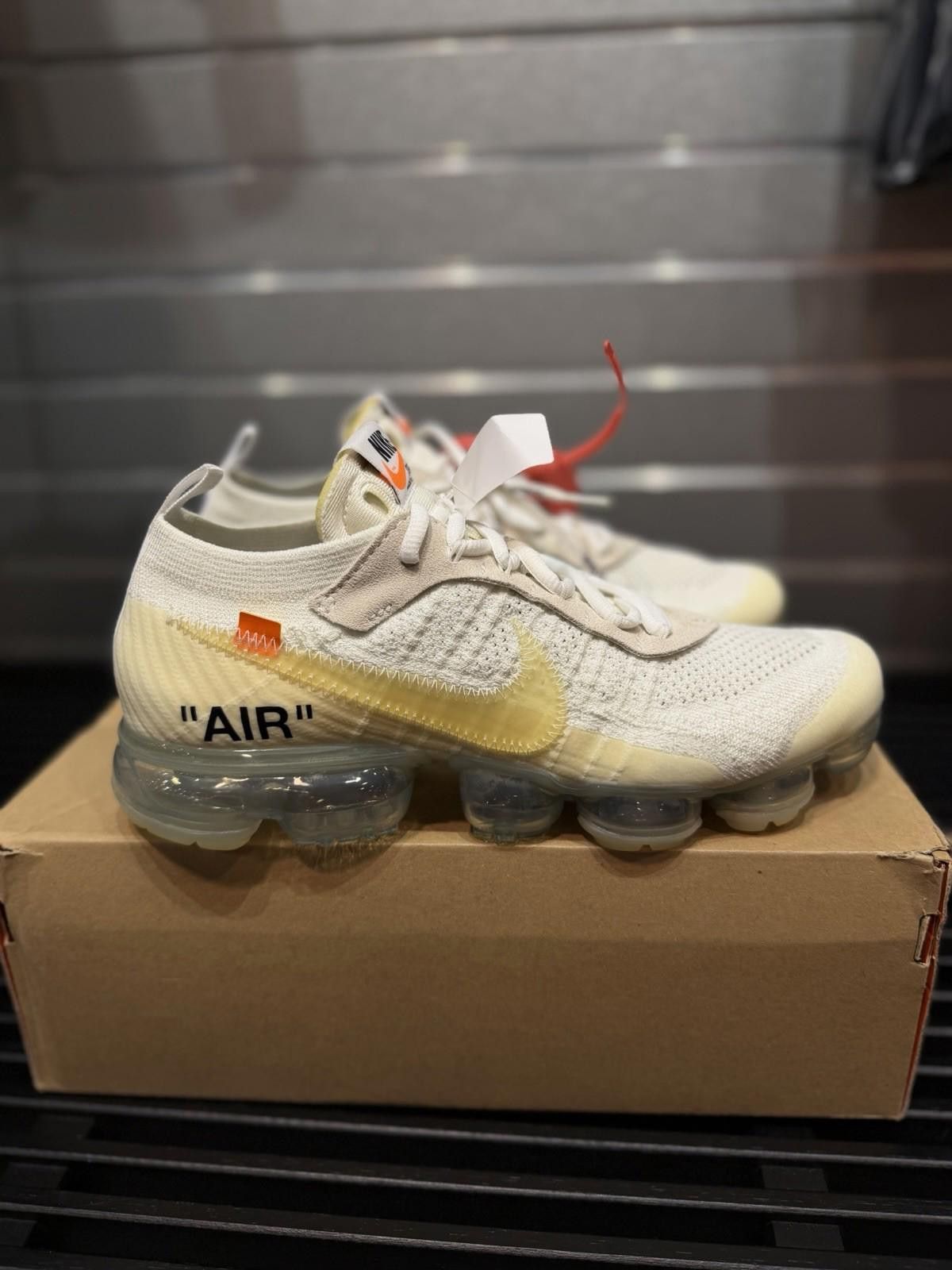Nike 2018 Nike Off-White x Air VaporMax Style AA3831-100 Size 9M Size US 9 / EU 42 - 3 Thumbnail
