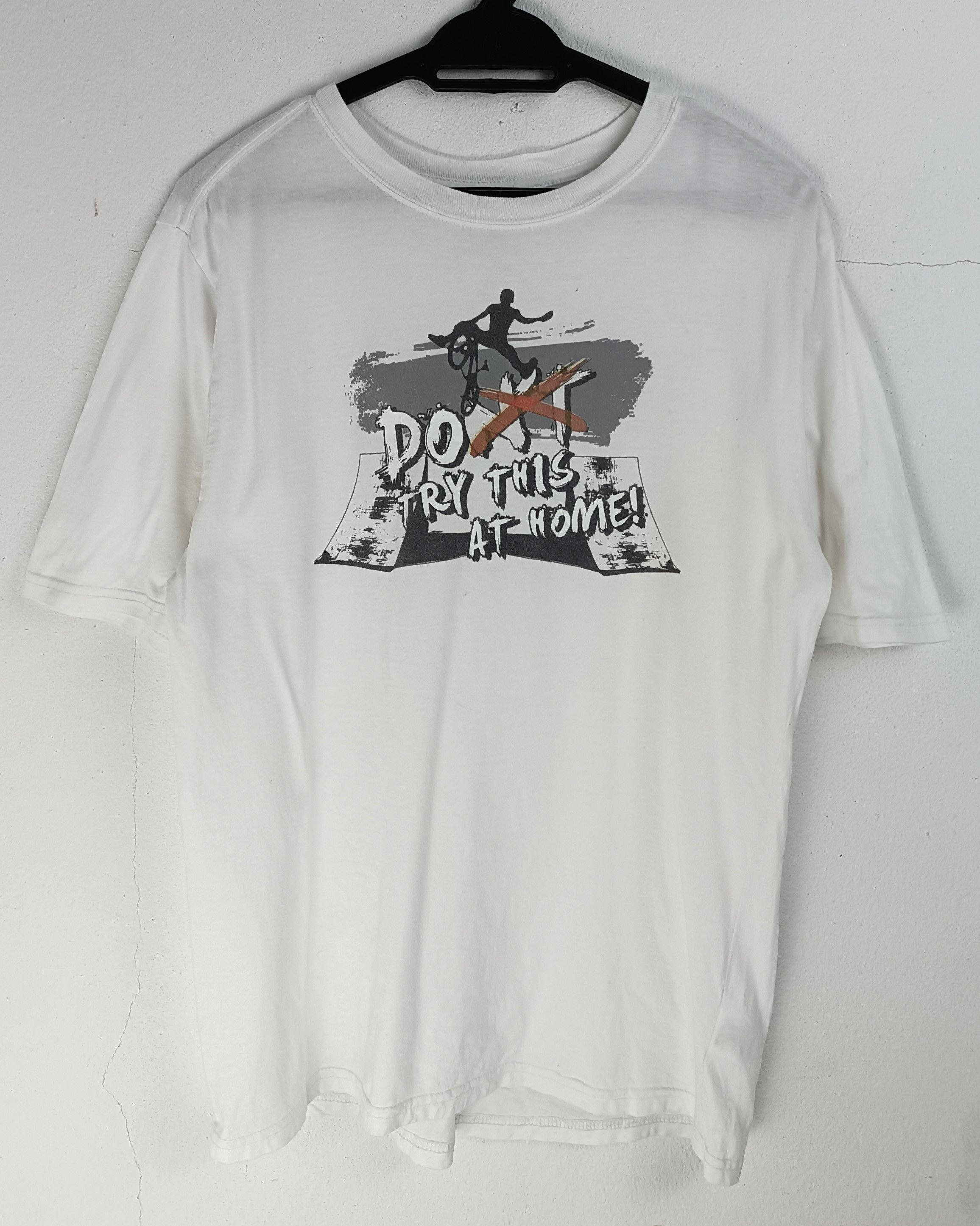 Other VINTAGE Y2K DON'T TRY THIS AT HOME BMX FREESTYLE HUMOR TEE Size US M / EU 48-50 / 2 - 3 Thumbnail