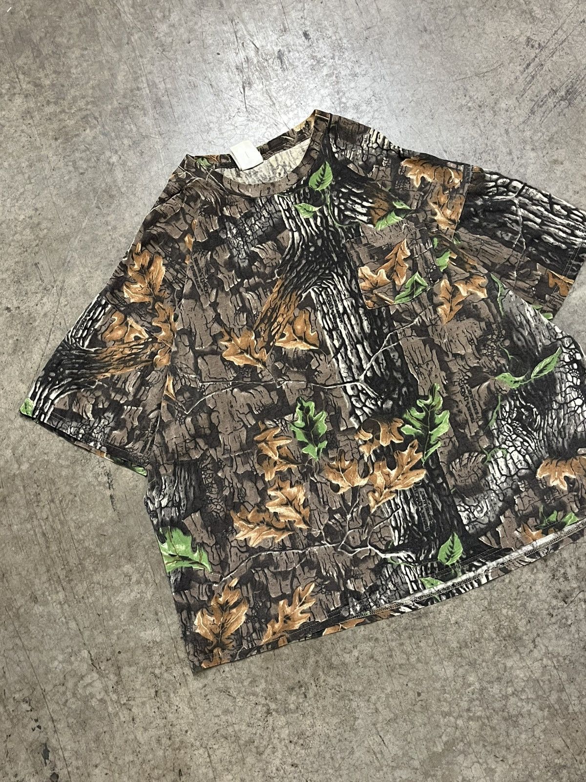 Carhartt × Realtree × Vintage Realtree camo vintage boxy fit pocket tee streetwear hype Size US XL / EU 56 / 4 - 3 Thumbnail