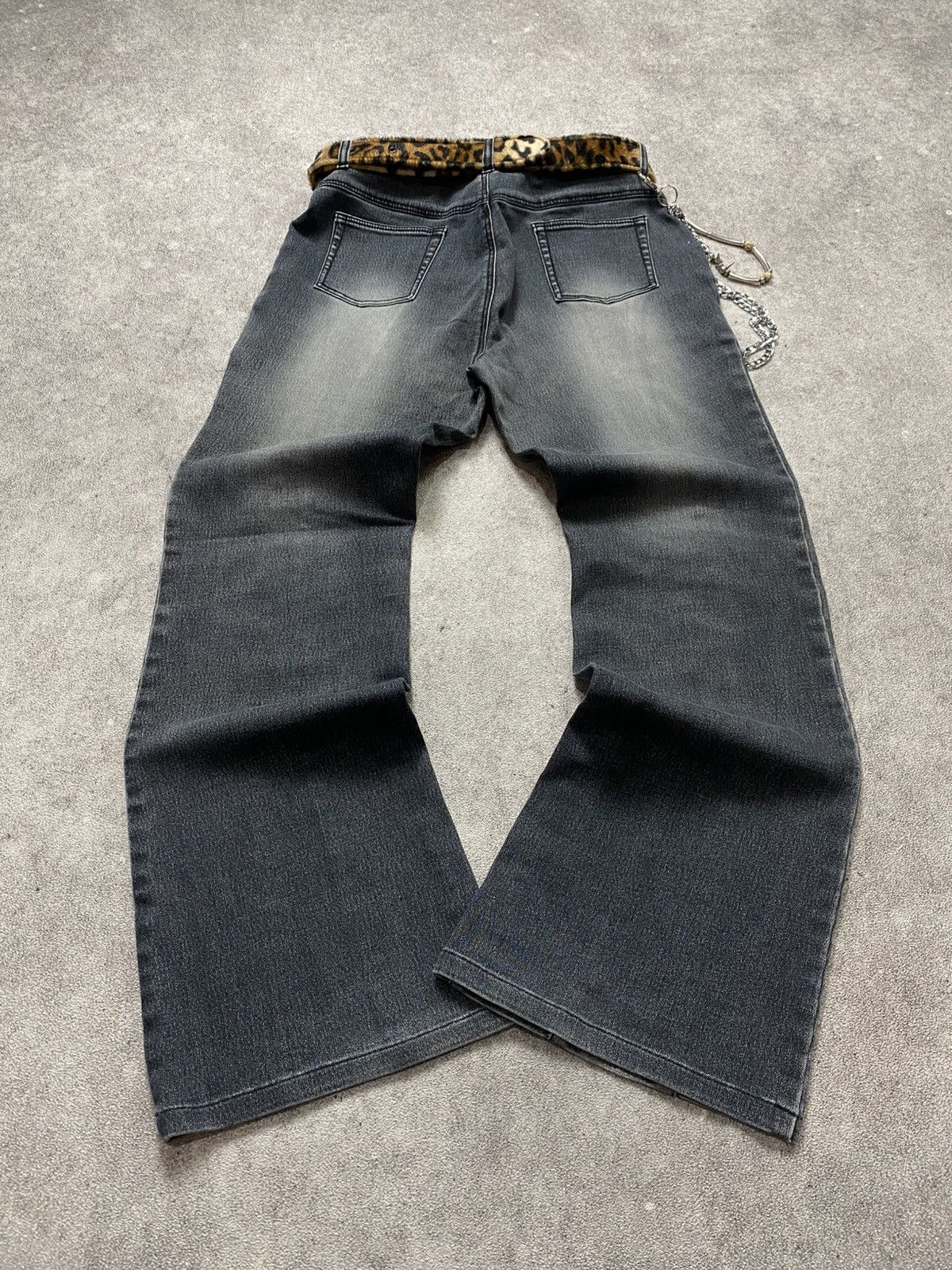 If Six Was Nine × Japanese Brand × Le Grande Bleu (L.G.B.) 2000s Caravan Mudwash Flare Jean Size US 31 - 2 Thumbnail