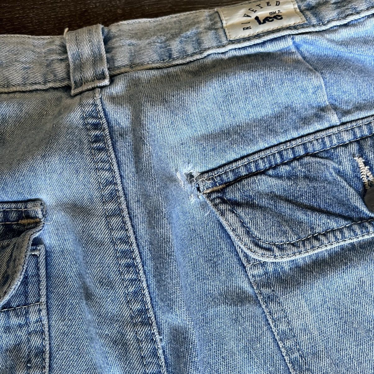 Lee Vintage 1990s Lee Riveted Baggy Light Wash Denim Jeans 32x30 Size US 32 / EU 48 - 4 Thumbnail
