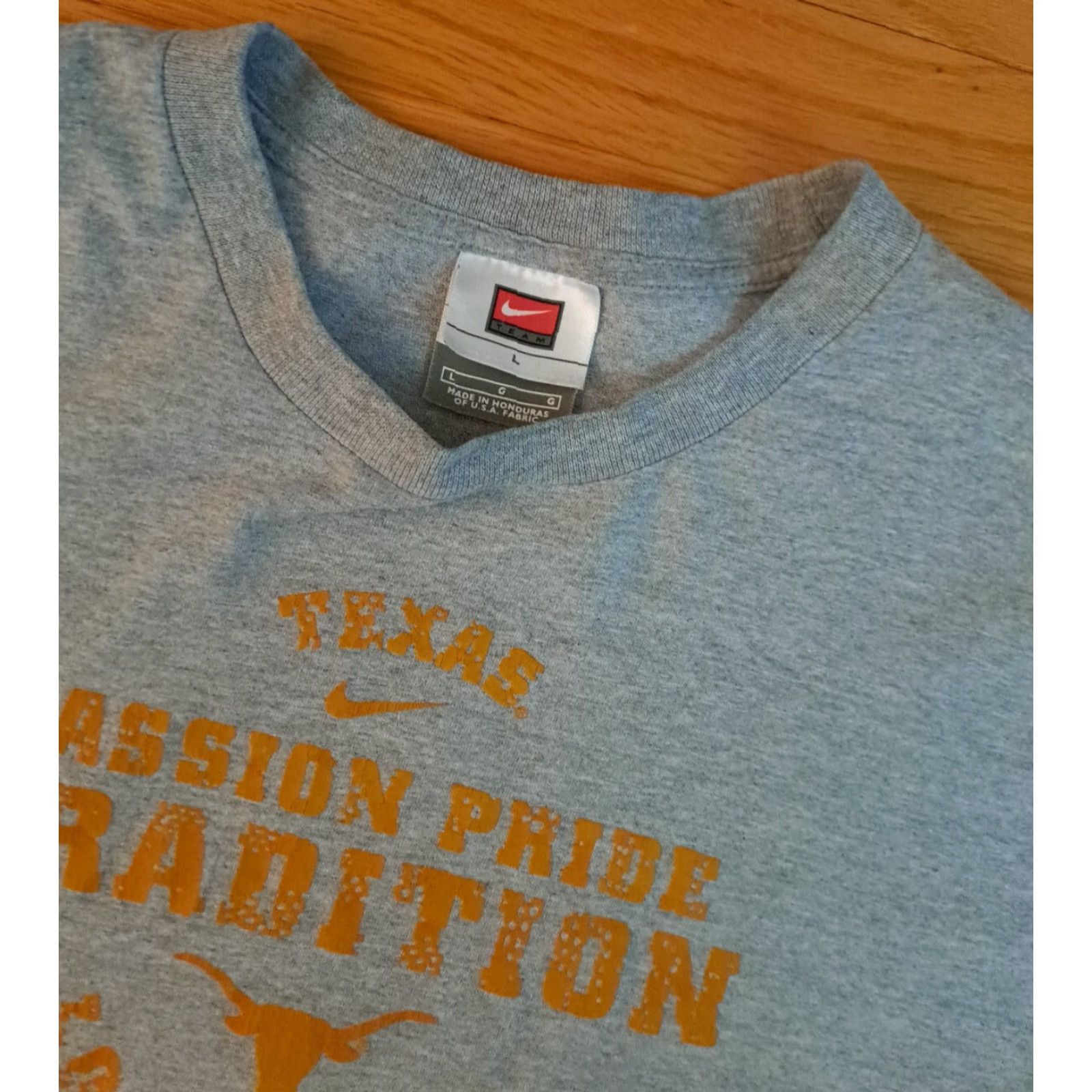 Nike VINTAGE Nike Texas Tradition Pride Longhorns T-Shirt Basketball Grey 90s L Adult Unisex Short Sleeve Shirt Mens Womens Size US L / EU 52-54 / 3 - 3 Thumbnail