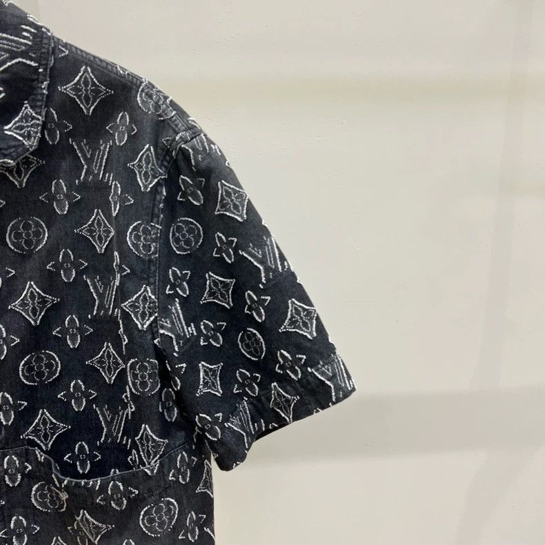 Louis Vuitton Louis Vuitton Black cropped presbyopic full logo denim shor Size US M / EU 48-50 / 2 - 5 Thumbnail