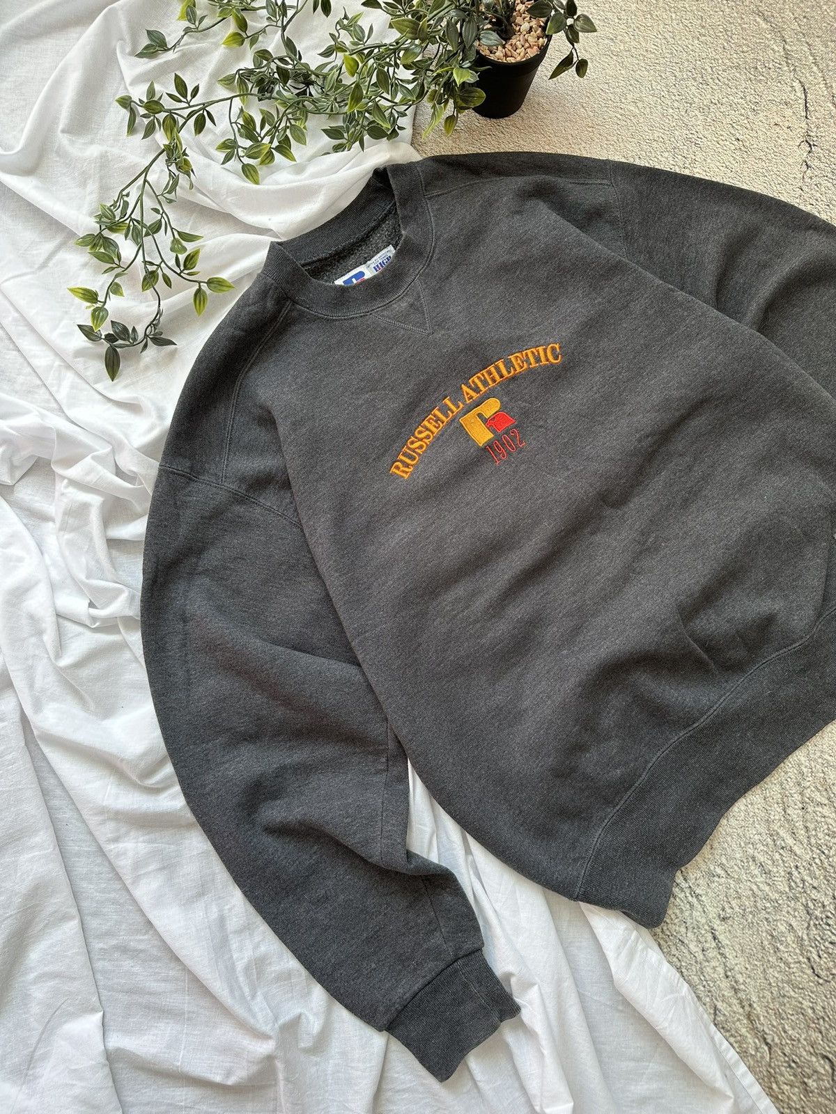Vintage sweatshirt Russell athletic boxy fit big logo