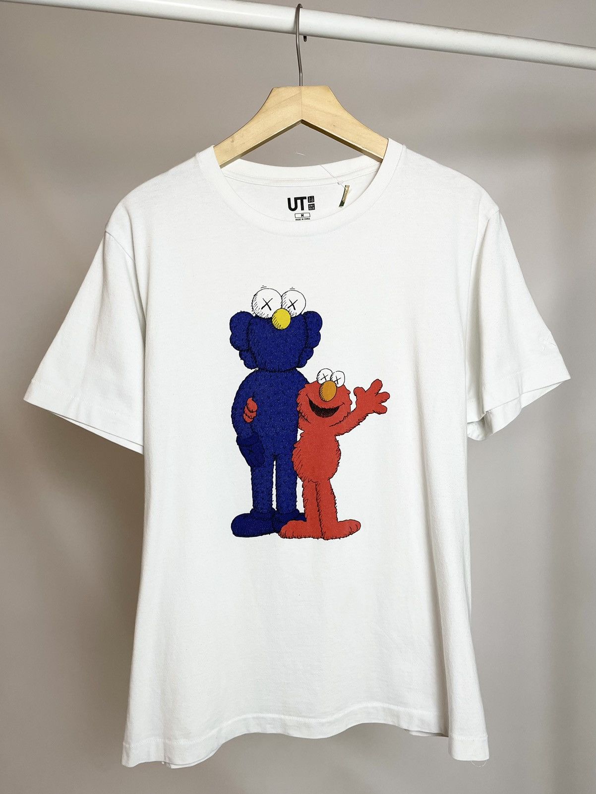 Kaws × Uniqlo Uniqlo x KAWS 👾 companion sesame street white tee t-shirt Size US M / EU 48-50 / 2 - 1 Thumbnail