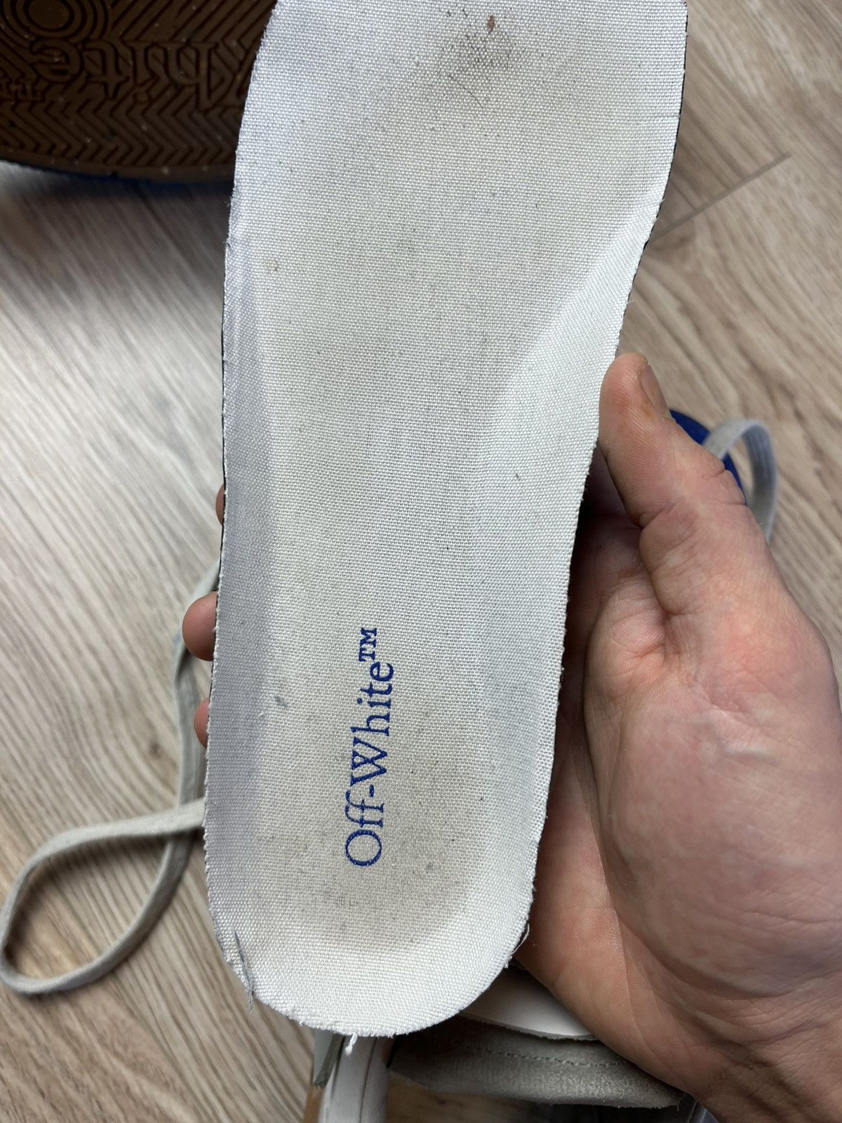 Off-White Off-White Vulc low Floating Arrow Blue Fluo Men’s Sneakers Size US 9 / EU 42 - 6 Thumbnail