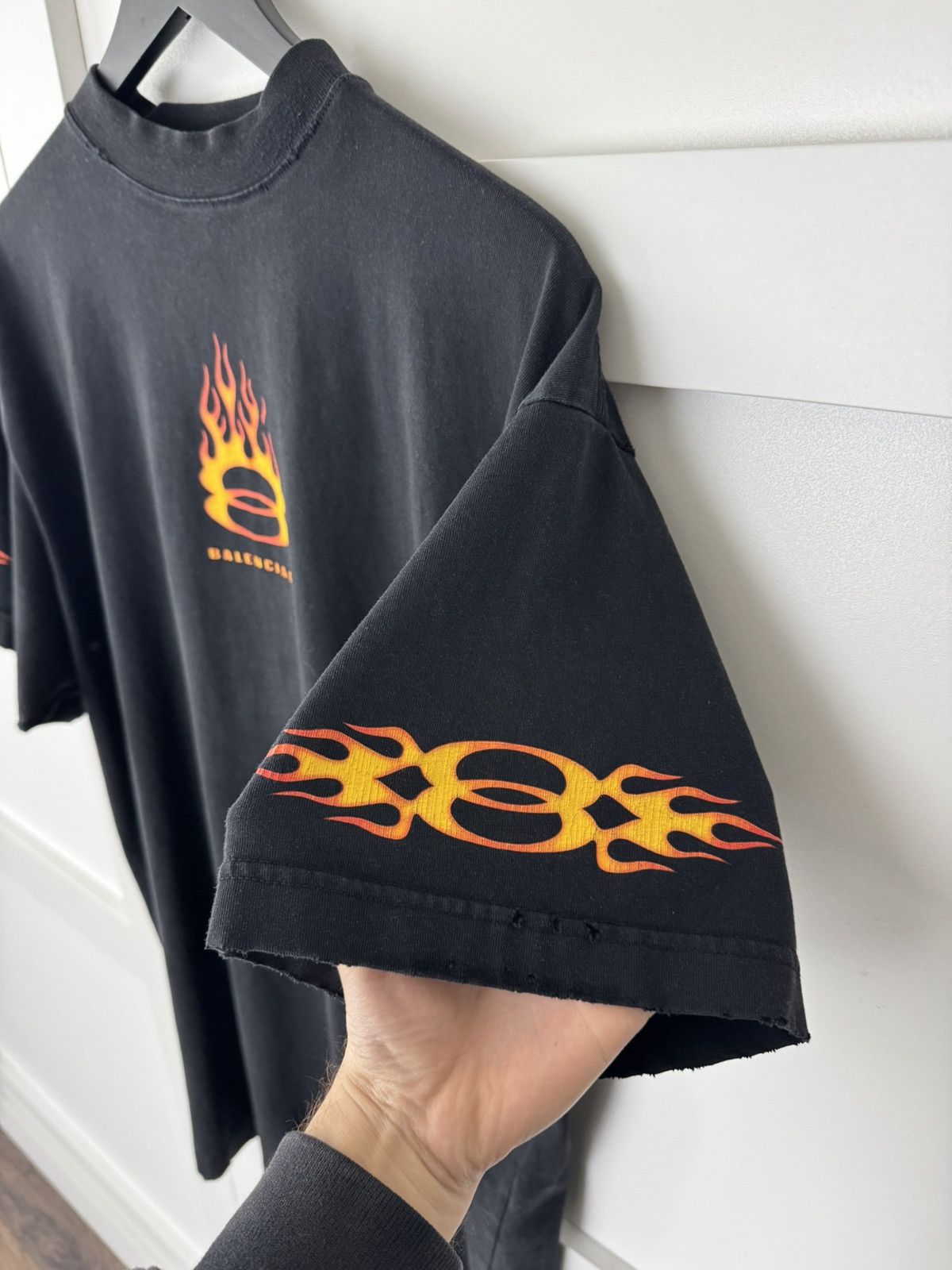 Balenciaga Balenciaga Burning Unity Distressed Tee Size US S / EU 44-46 / 1 - 6 Thumbnail