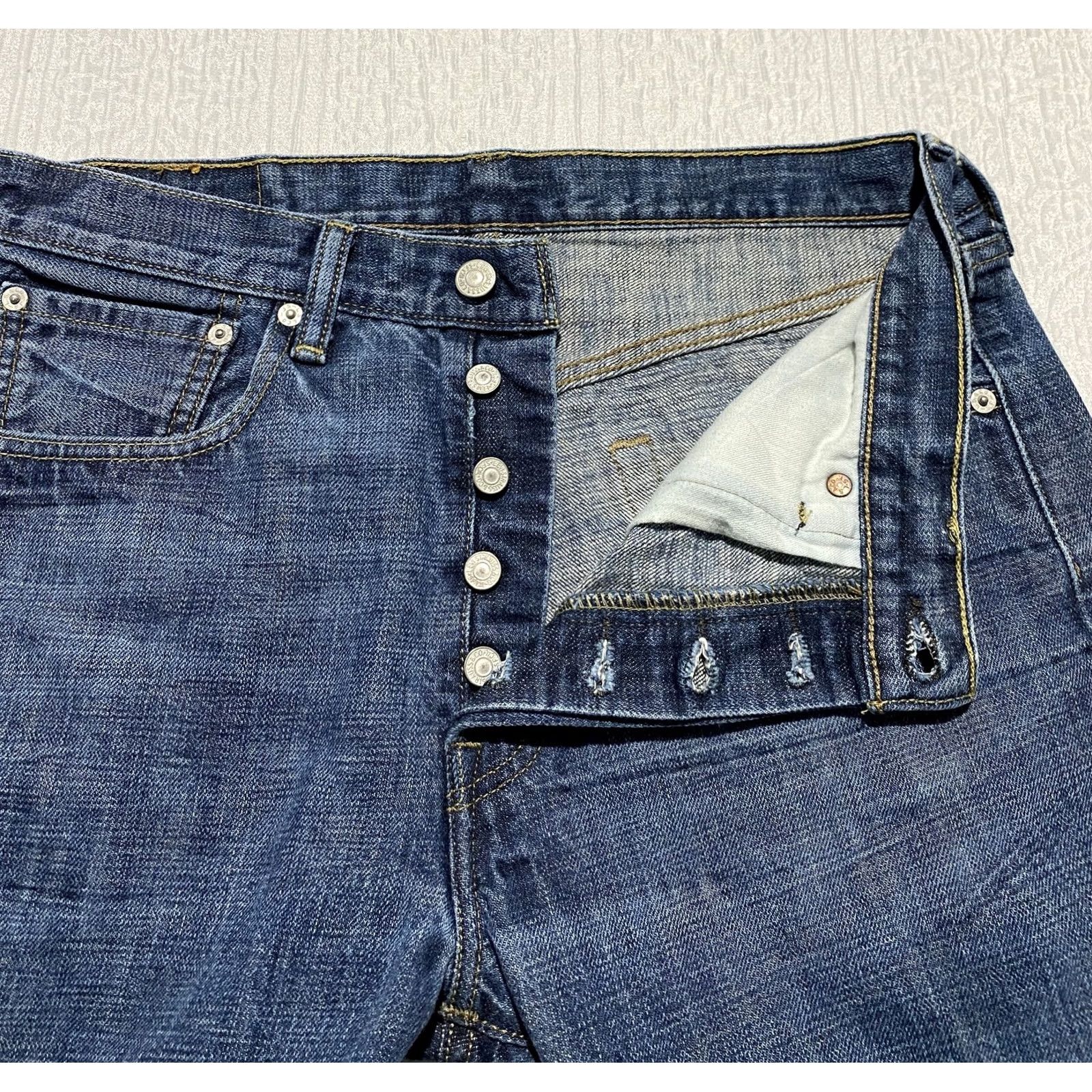 Levi's Levi's 501 Jeans Mens 32x32 Blue Denim Straight Leg Button Fly Vintage Modern Classic Regular Rise Whisker Retro 5-Pocket Cotton Denim Jeans Mens Size US 32 / EU 48 - 2 Thumbnail
