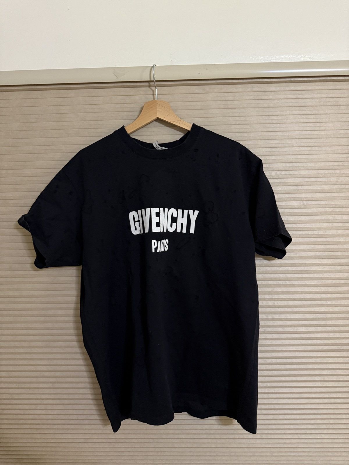 Givenchy Givenchy distressed Short Sleeve Size US S / EU 44-46 / 1 - 1 Thumbnail