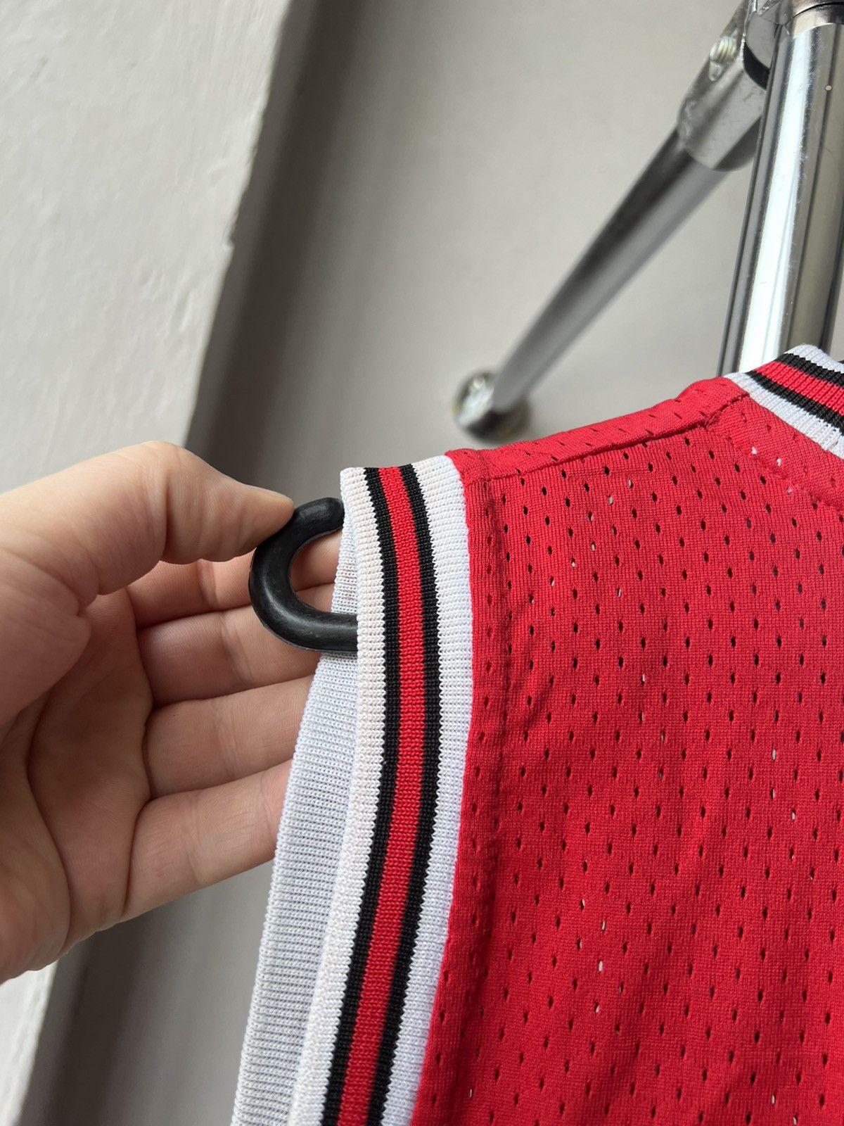 NBA 90’S NBA CHICAGO BULLS #23 JORDAN VINTAGE BASKETBALL JERSEY Size US L / EU 52-54 / 3 - 14 Thumbnail