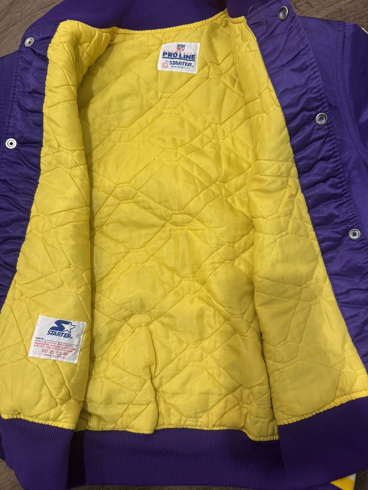 Starter Vintage Starter Pro Line NHL Minnesota Vikings Satin Bomber Size US L / EU 52-54 / 3 - 10 Thumbnail