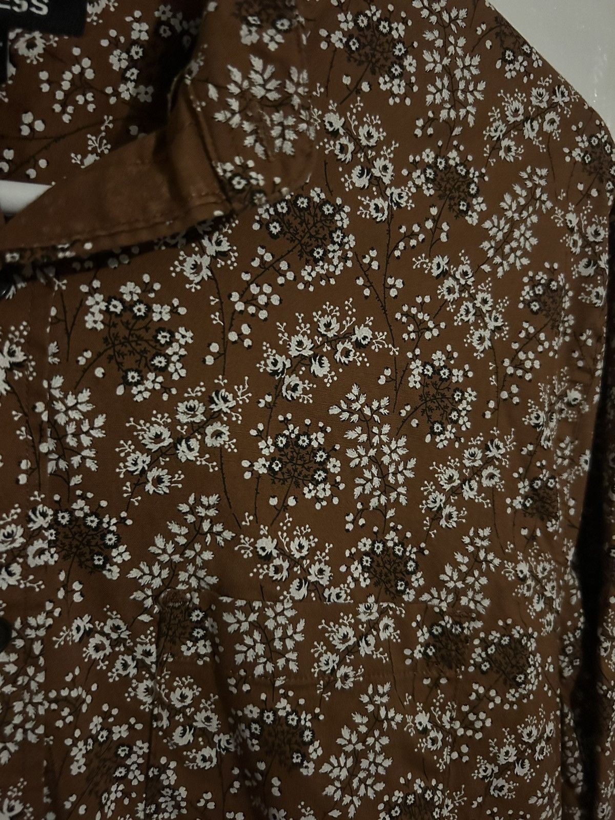 Express Express light brown floral button down Size US M / EU 48-50 / 2 - 2 Thumbnail