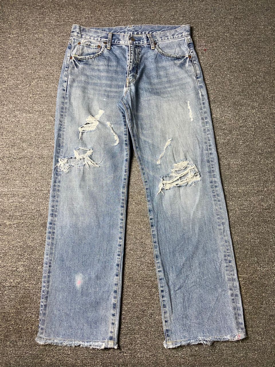 Uniqlo UNIQLO Distressed Denim Ripped Jeans (143) Size US 34 / EU 50 - 1 Thumbnail