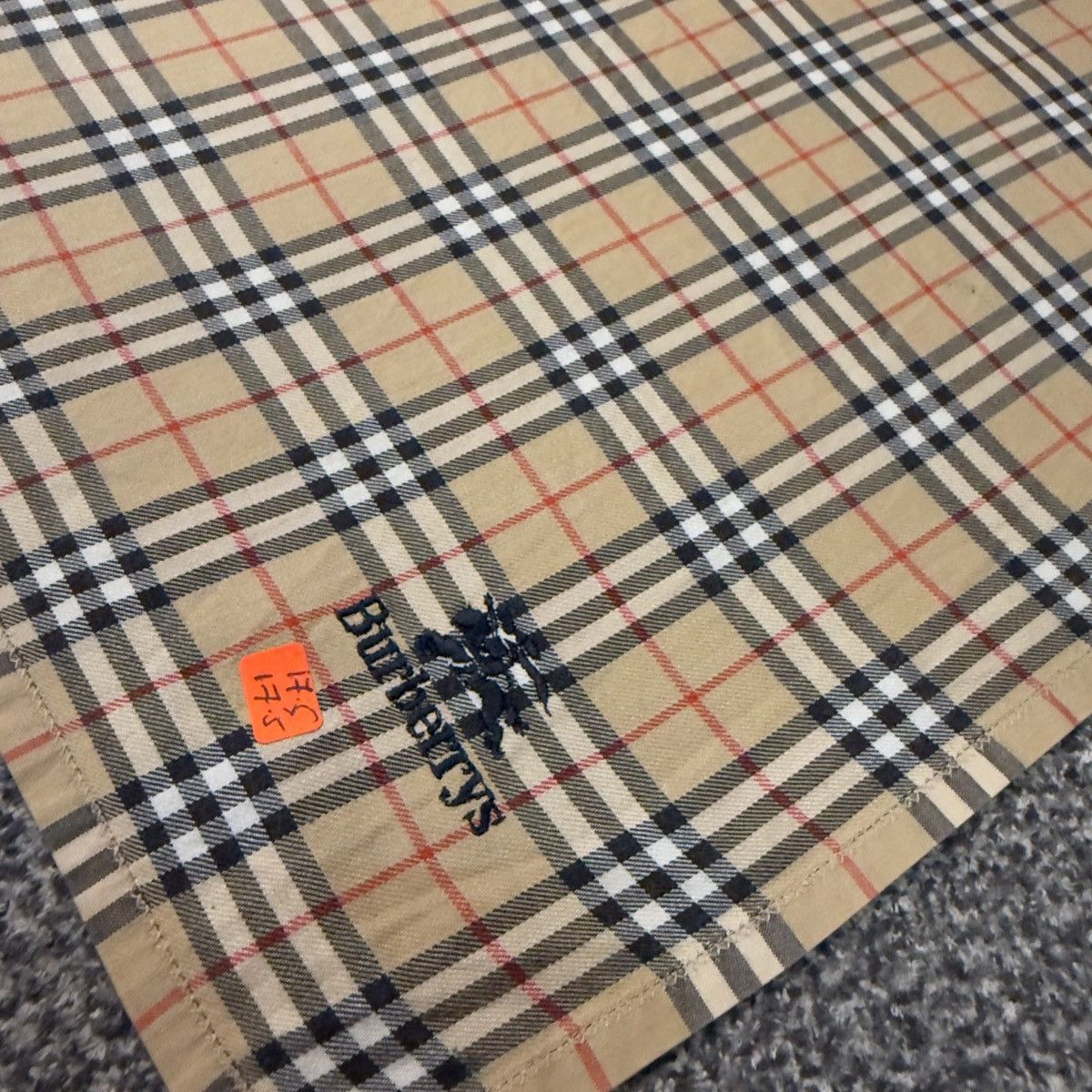 Burberry 🔥Handkerchief | Neckerchief | Bandana | Pocket-square | Size ONE SIZE - 4 Thumbnail